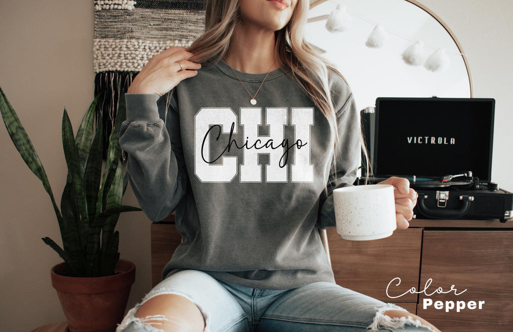 Chicago Sweatshirt, Preppy Chicago Crewneck Pullover, Chicago Gift, Illinois Sweatshirt, Vintage Varsity Aesthetic, Travel Destination