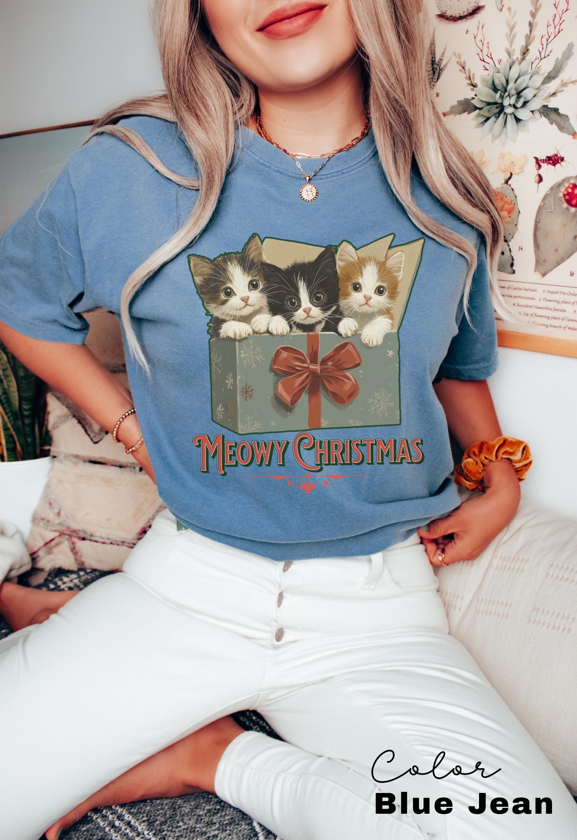 Meowy Christmas Shirt, Vintage 90s Christmas Cat,Funny Christmas Cat Shirt,Kitten Christmas T-Shirt, Cat Lover Gift, Retro Cat Christmas