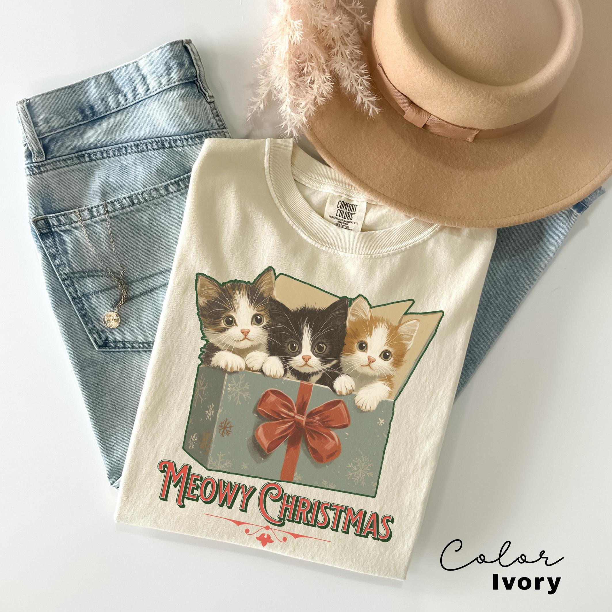 Meowy Christmas Shirt, Vintage 90s Christmas Cat,Funny Christmas Cat Shirt,Kitten Christmas T-Shirt, Cat Lover Gift, Retro Cat Christmas