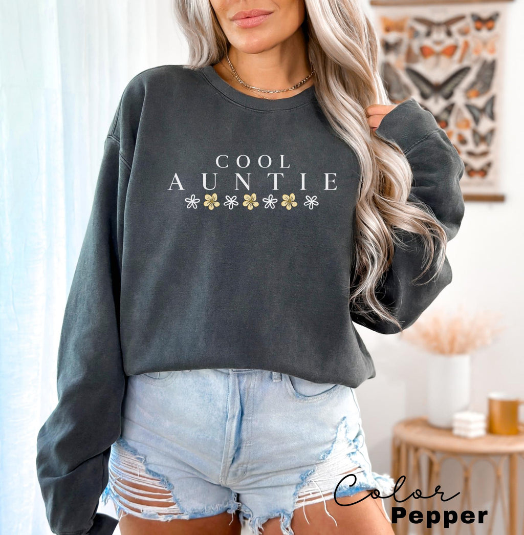 Auntie Sweatshirt Comfort Colors, New Aunt Gift, Aunt Sweatshirt, Cool Auntie Shirt, Pregnancy Announcement For Aunt, Gift for Aunt Sweater