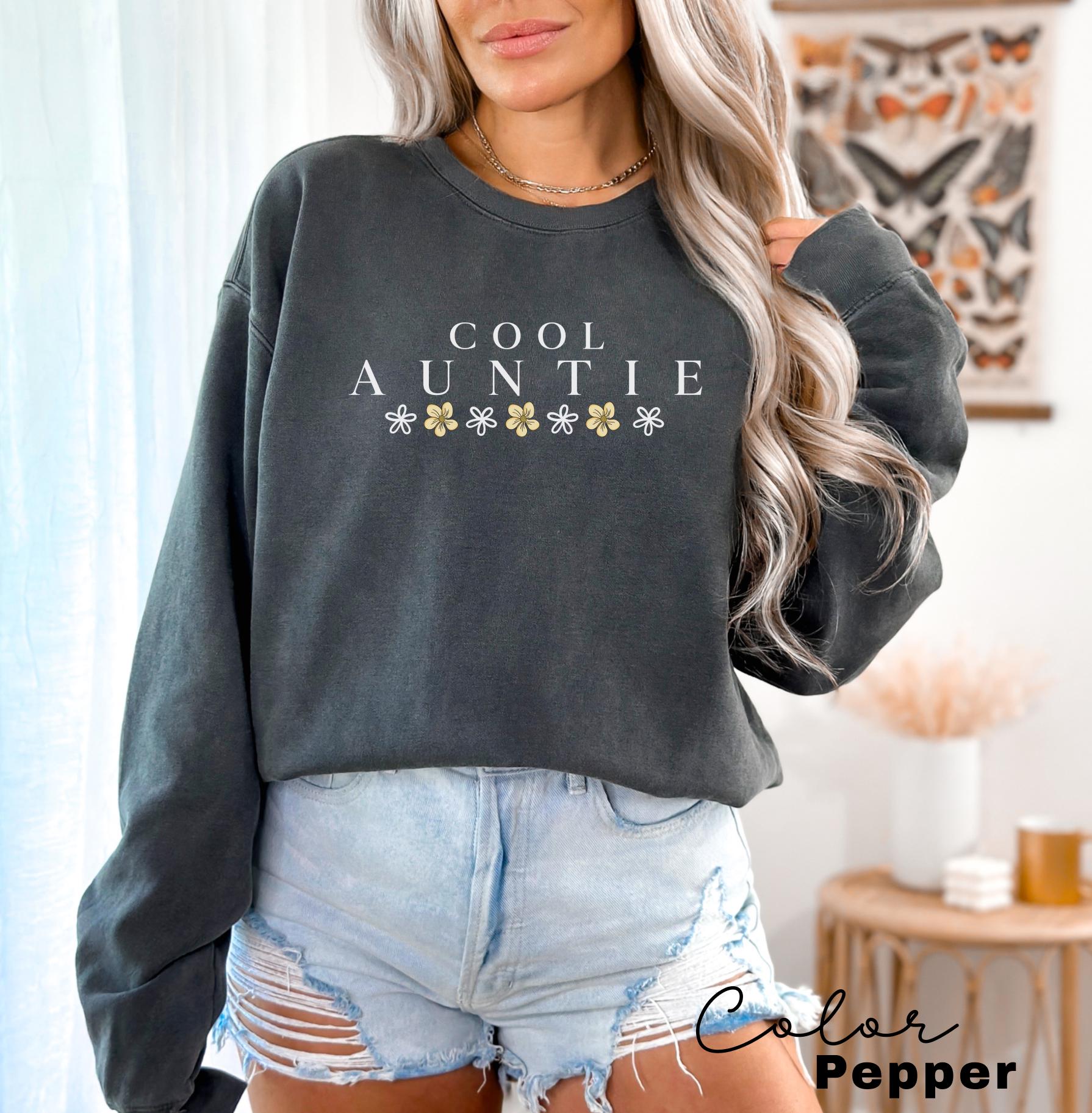 Auntie Sweatshirt Comfort Colors, New Aunt Gift, Aunt Sweatshirt, Cool Auntie Shirt, Pregnancy Announcement For Aunt, Gift for Aunt Sweater