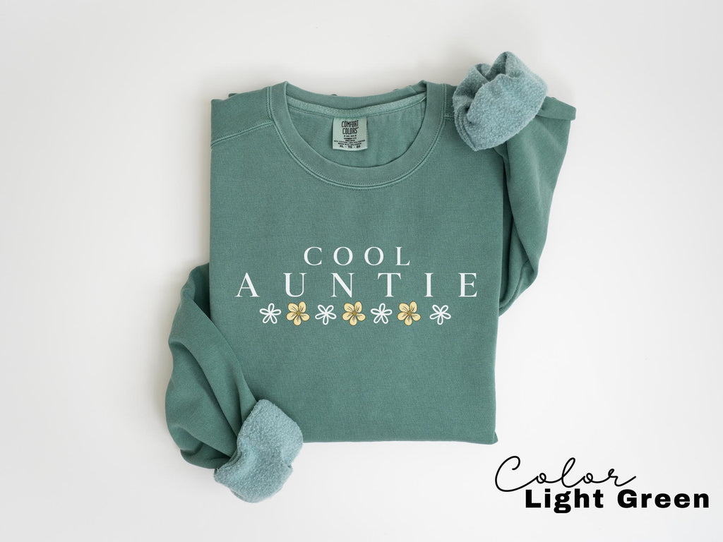 Auntie Sweatshirt Comfort Colors, New Aunt Gift, Aunt Sweatshirt, Cool Auntie Shirt, Pregnancy Announcement For Aunt, Gift for Aunt Sweater