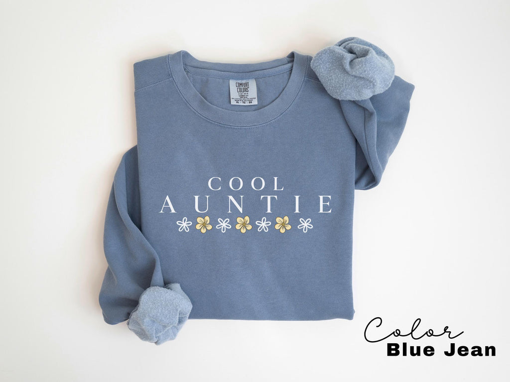 Auntie Sweatshirt Comfort Colors, New Aunt Gift, Aunt Sweatshirt, Cool Auntie Shirt, Pregnancy Announcement For Aunt, Gift for Aunt Sweater