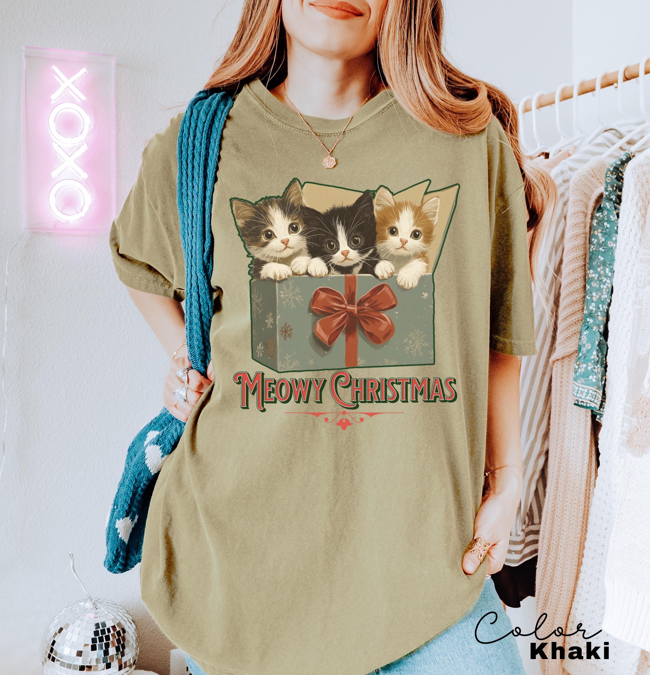 Meowy Christmas Shirt, Vintage 90s Christmas Cat,Funny Christmas Cat Shirt,Kitten Christmas T-Shirt, Cat Lover Gift, Retro Cat Christmas