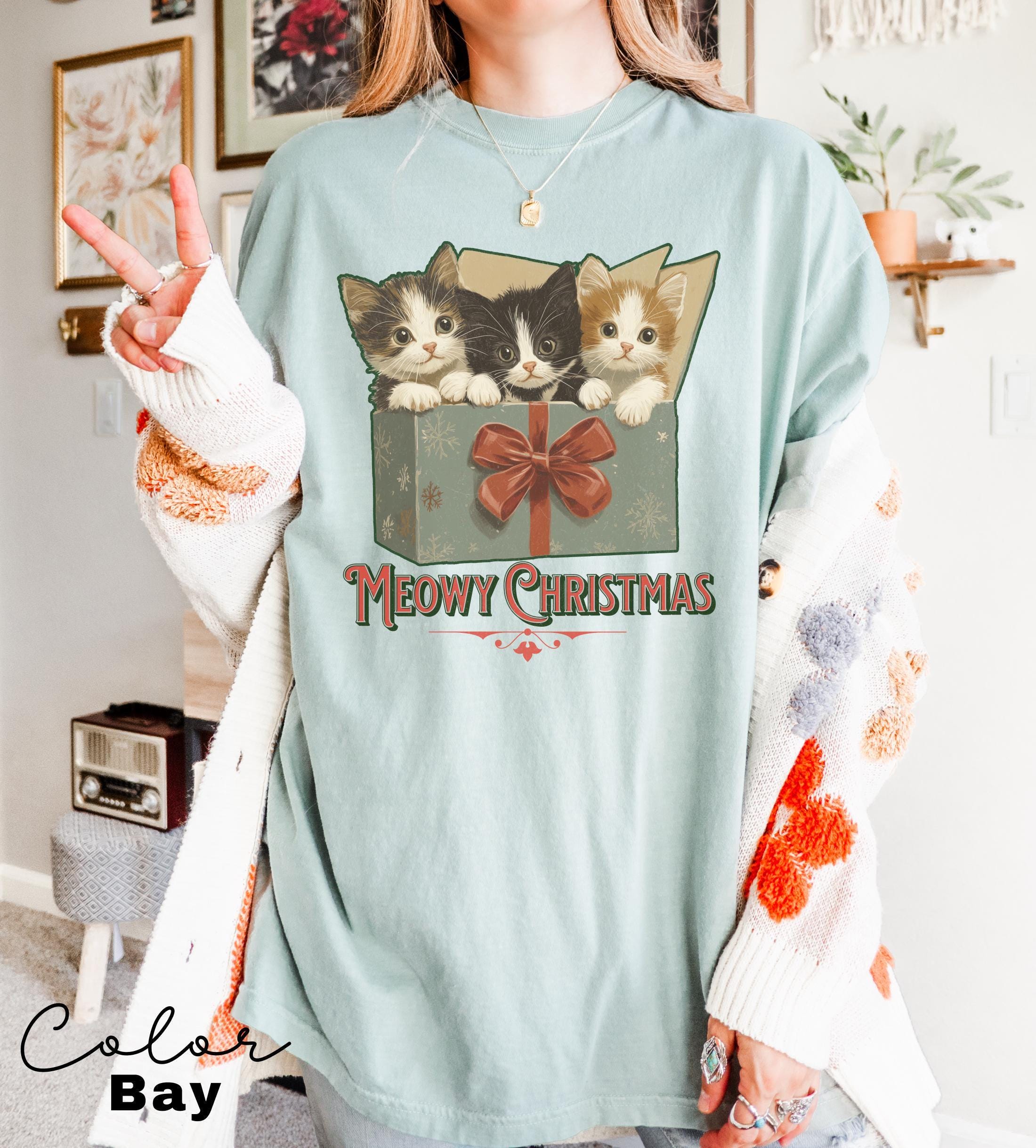Meowy Christmas Shirt, Vintage 90s Christmas Cat,Funny Christmas Cat Shirt,Kitten Christmas T-Shirt, Cat Lover Gift, Retro Cat Christmas