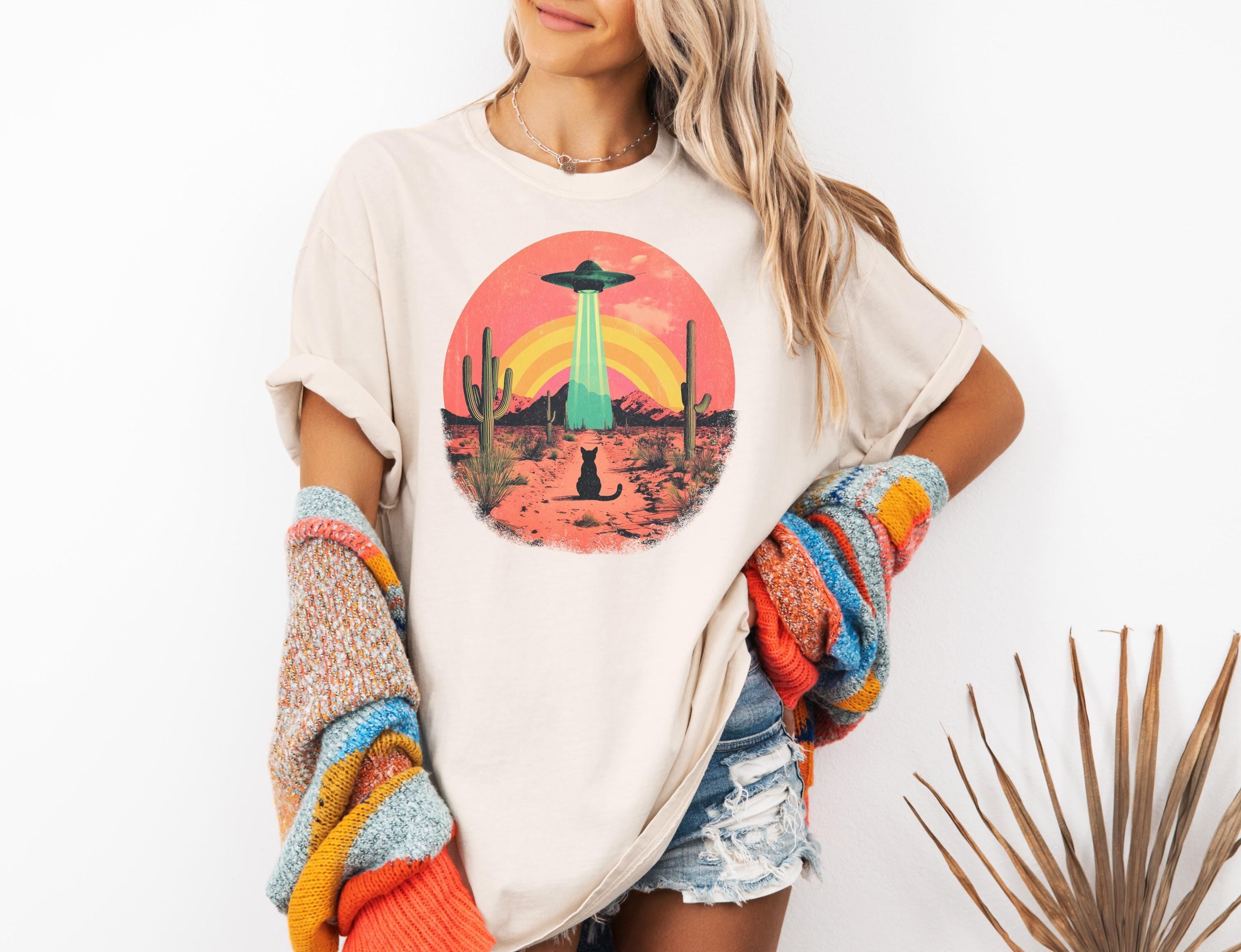 UFO Cat Comfort Colors® Shirt, Retro Vintage Western Tshirt, Funny Cat Tshirt, Alien Oversized Graphic Tee, Viral Meme Women's UFO Cat Shirt