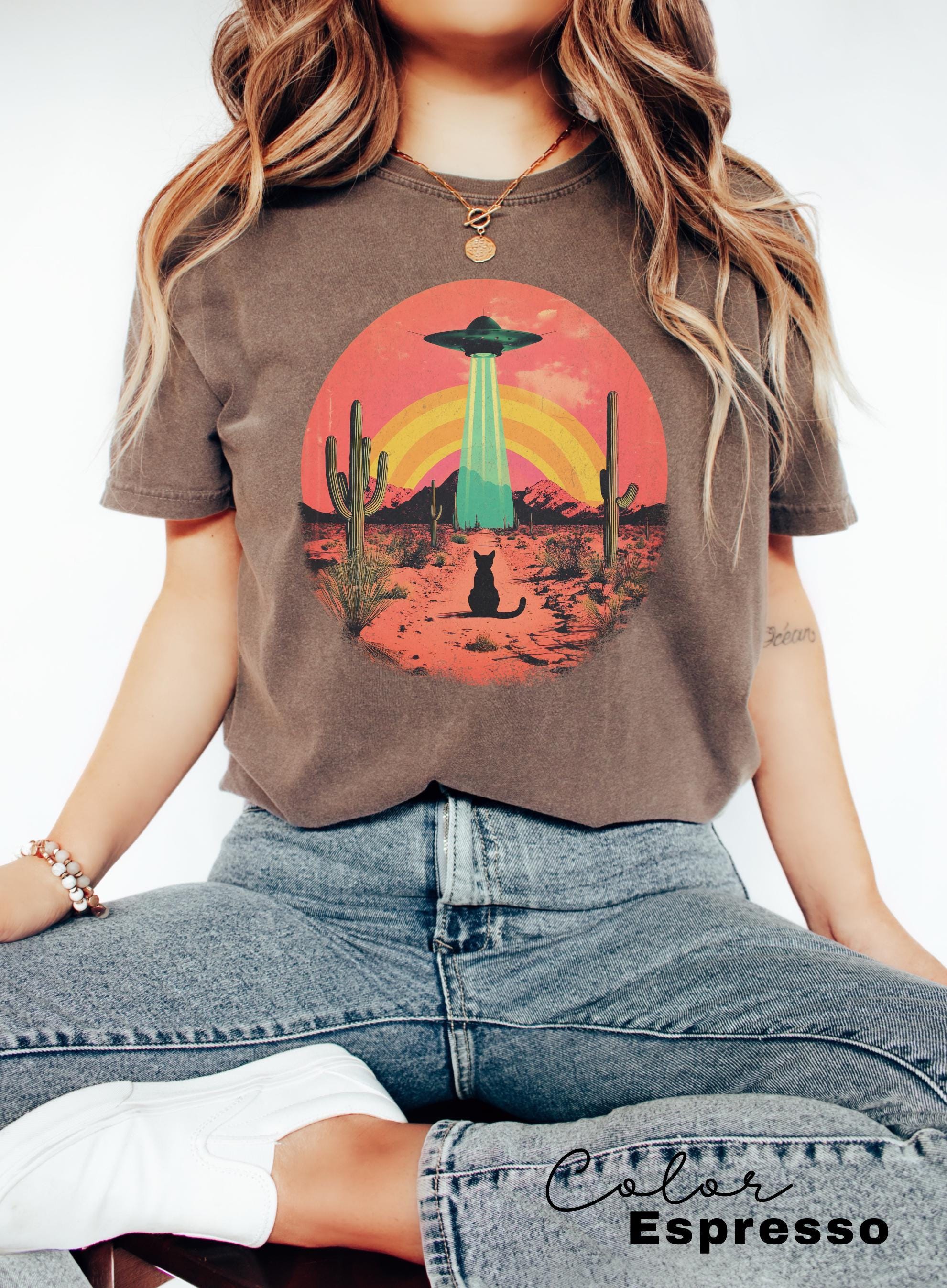 UFO Cat Comfort Colors® Shirt, Retro Vintage Western Tshirt, Funny Cat Tshirt, Alien Oversized Graphic Tee, Viral Meme Women's UFO Cat Shirt