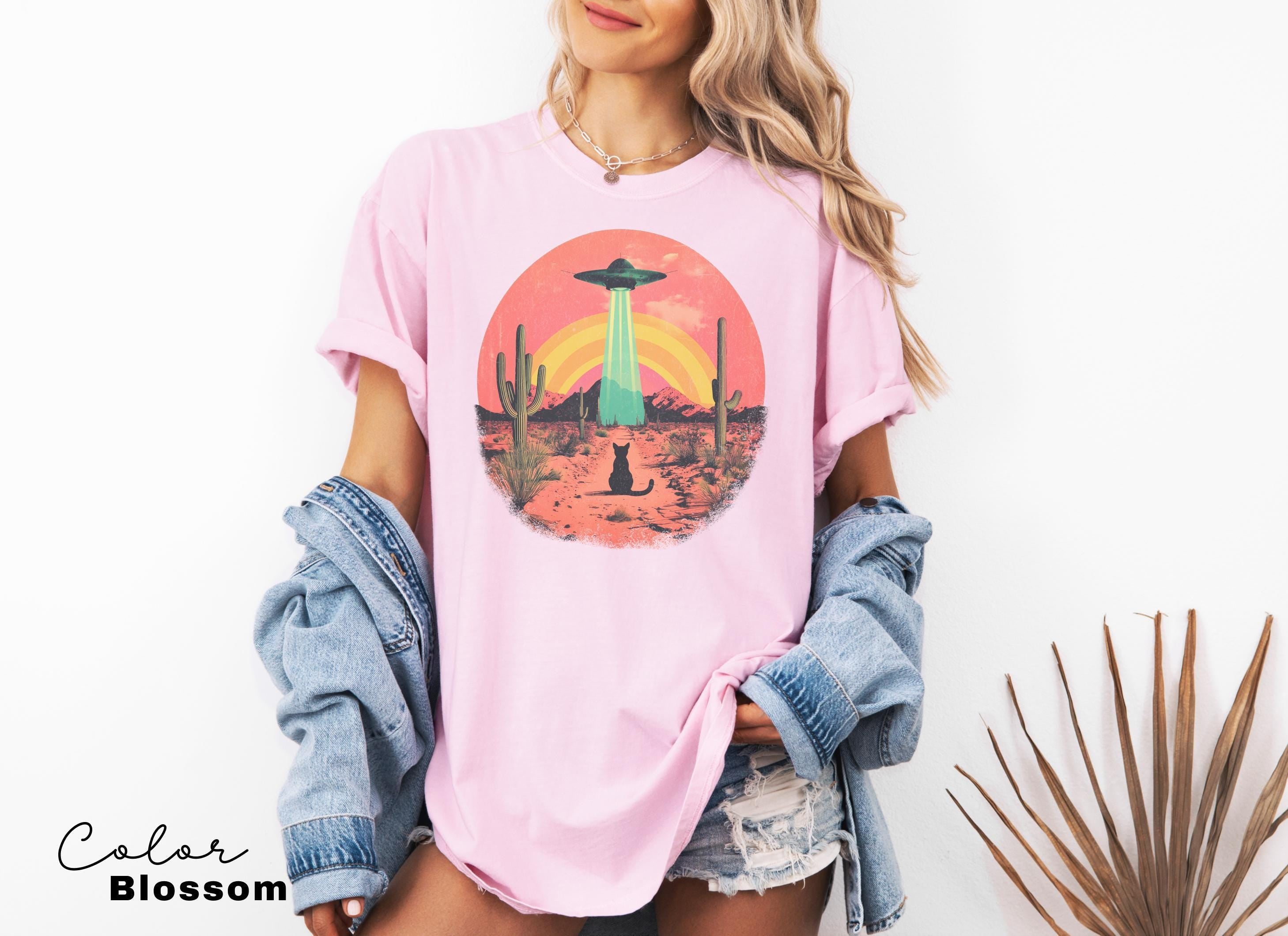 UFO Cat Comfort Colors® Shirt, Retro Vintage Western Tshirt, Funny Cat Tshirt, Alien Oversized Graphic Tee, Viral Meme Women's UFO Cat Shirt