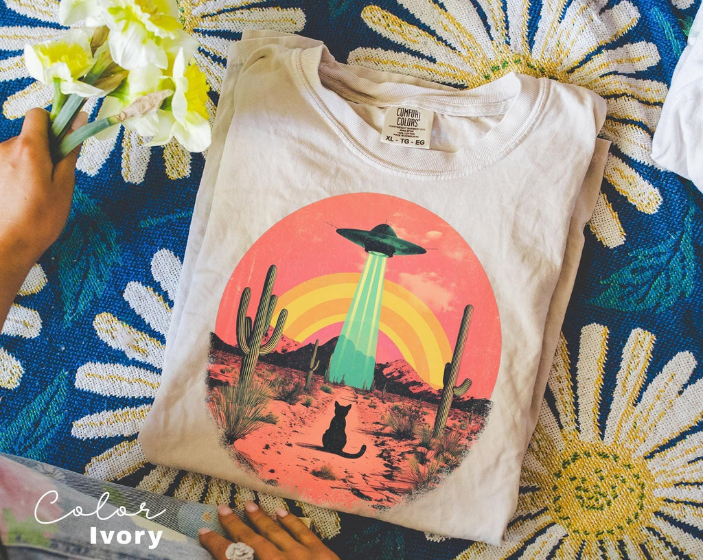 UFO Cat Comfort Colors® Shirt, Retro Vintage Western Tshirt, Funny Cat Tshirt, Alien Oversized Graphic Tee, Viral Meme Women's UFO Cat Shirt