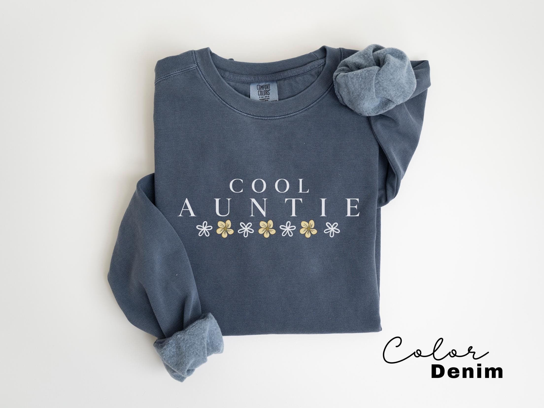 Auntie Sweatshirt Comfort Colors, New Aunt Gift, Aunt Sweatshirt, Cool Auntie Shirt, Pregnancy Announcement For Aunt, Gift for Aunt Sweater