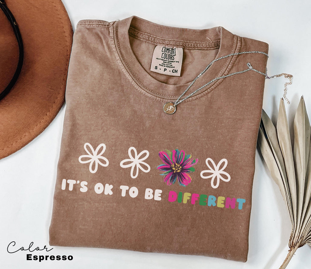 a t - shirt that says it's ok to be freet next to