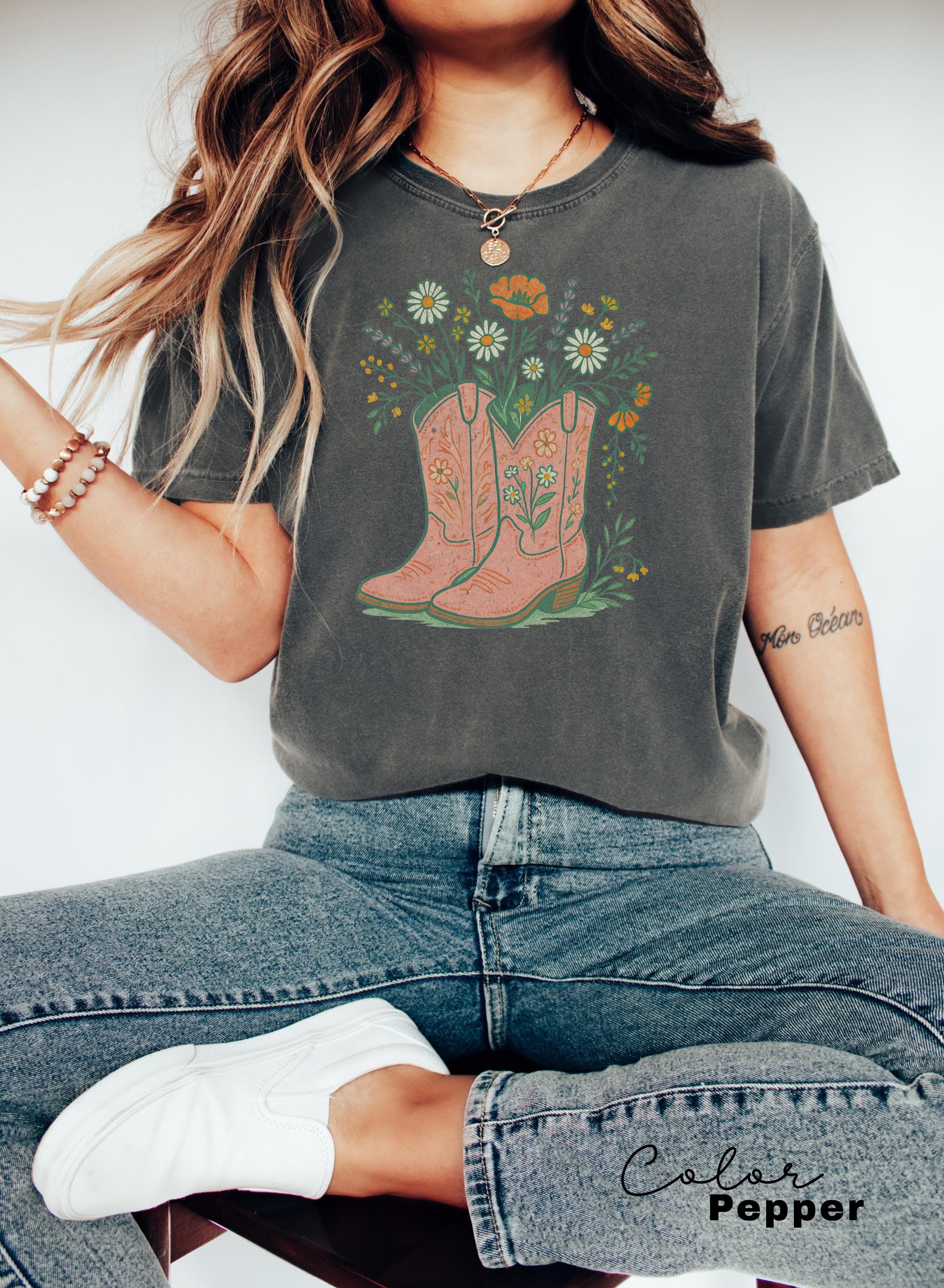 Cowgirl Boots Wildflowers Shirt, Retro Western Graphic Tee, Comfort Colors Country Girl T-Shirt, Rodeo Outfit, Gift for Her, Country Farm