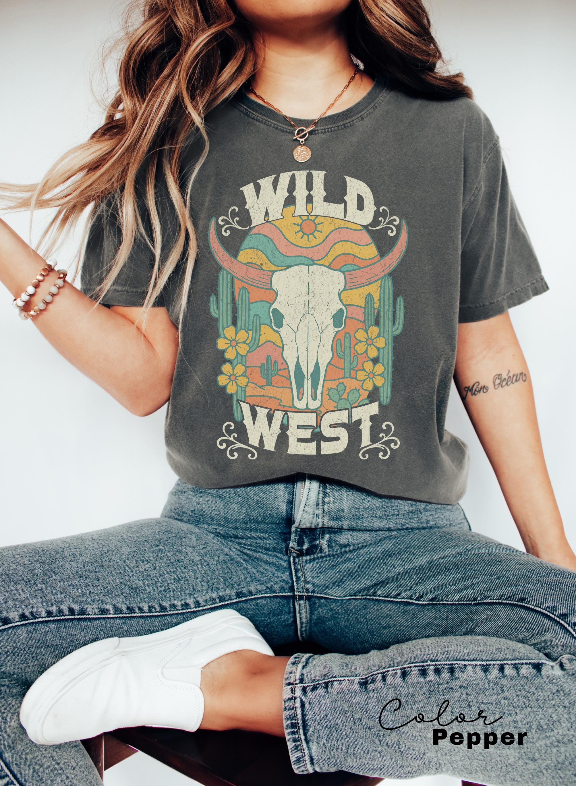 Wild West Bull Skull Shirt, Retro Western Desert Graphic Tee, Comfort Colors Cowgirl T-Shirt, Country Concert Outfit, Gift for Her,