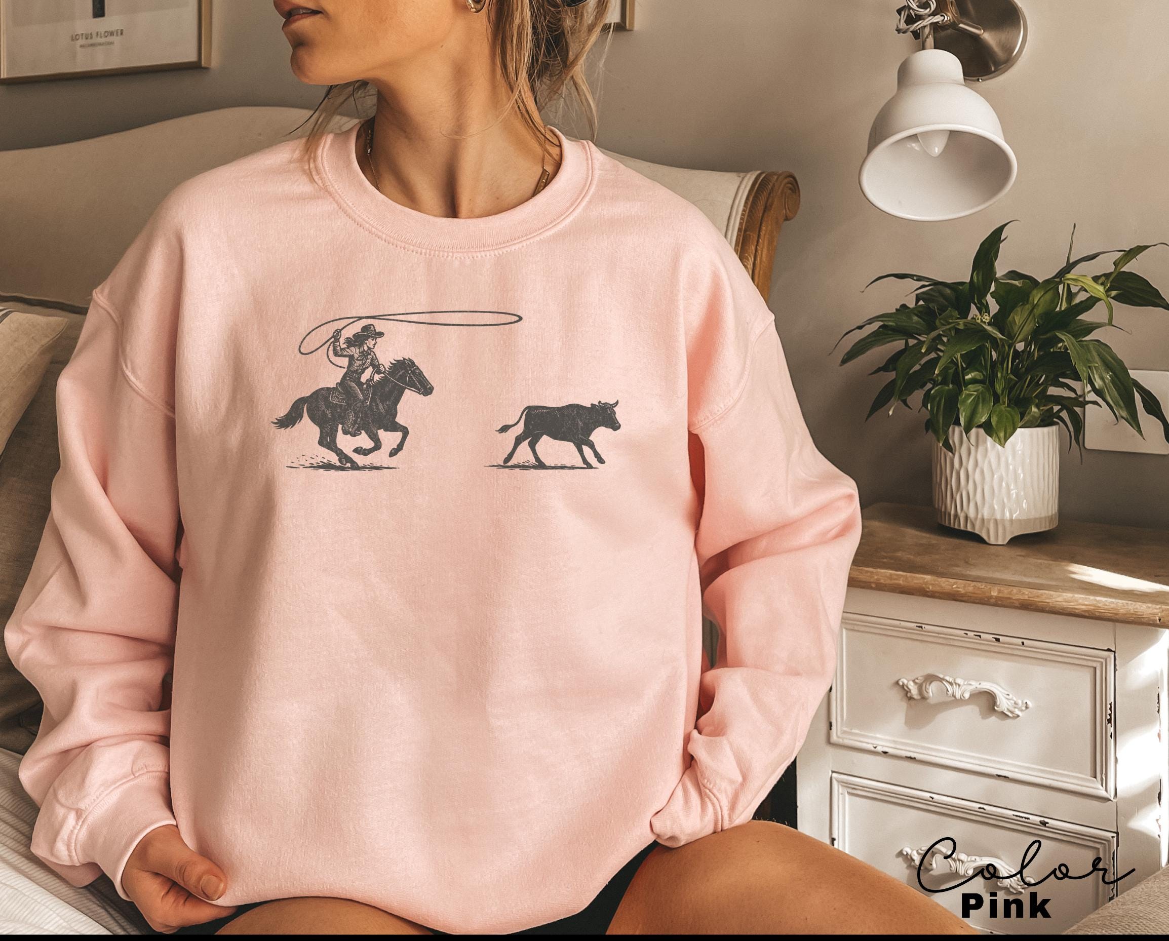 Cowgirl Roping Sweatshirt, Retro Western Rodeo Graphic Pullover, Cowboy Rodeo Sweatshirt, Country Girl Outfit, Gift for Her, Farm Sweatshirt