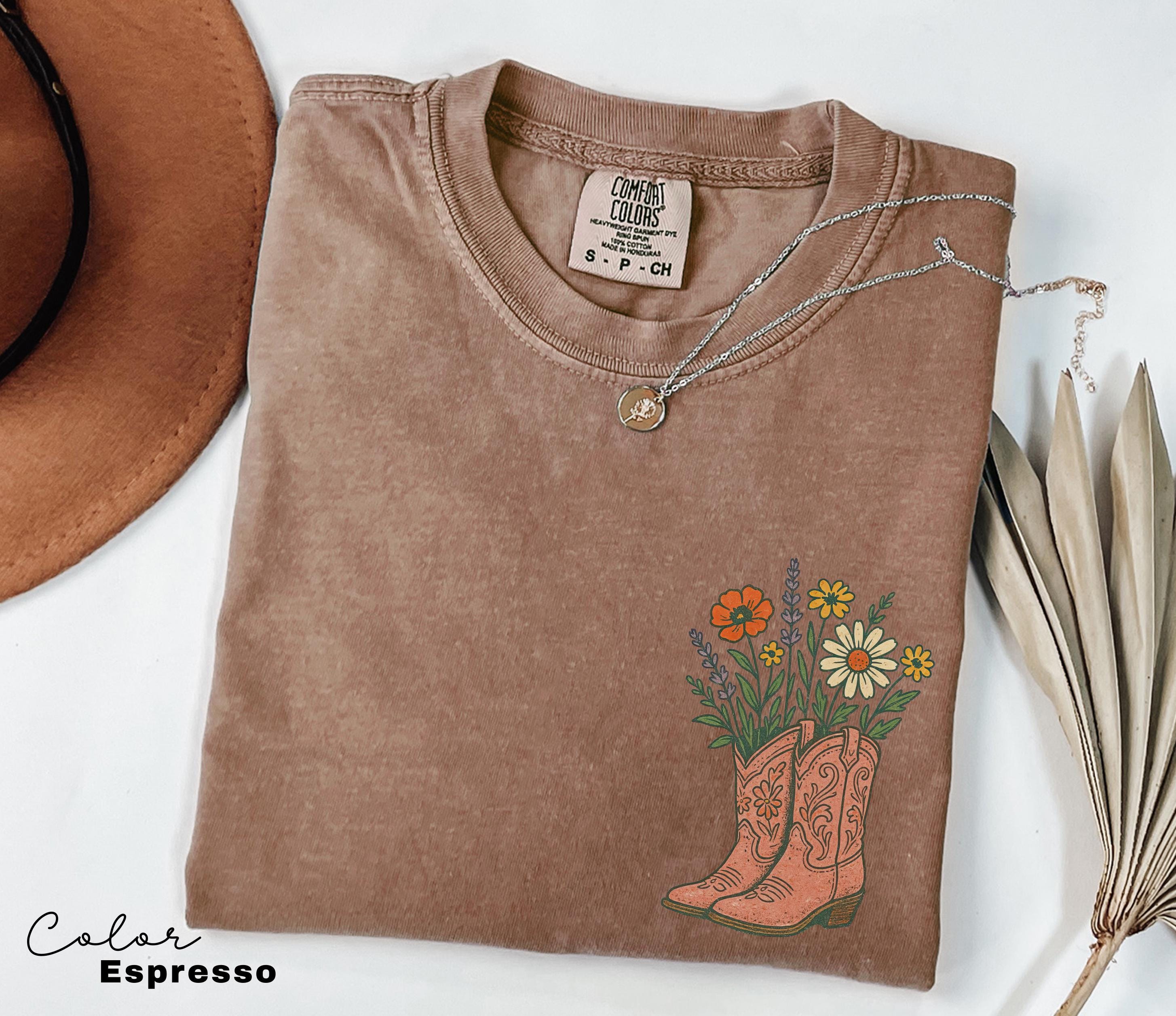 Cowgirl Boots Wildflowers Shirt, Retro Western Graphic Tee, Comfort Colors Country Girl T-Shirt, Rodeo Outfit, Gift for Her, Country Farm