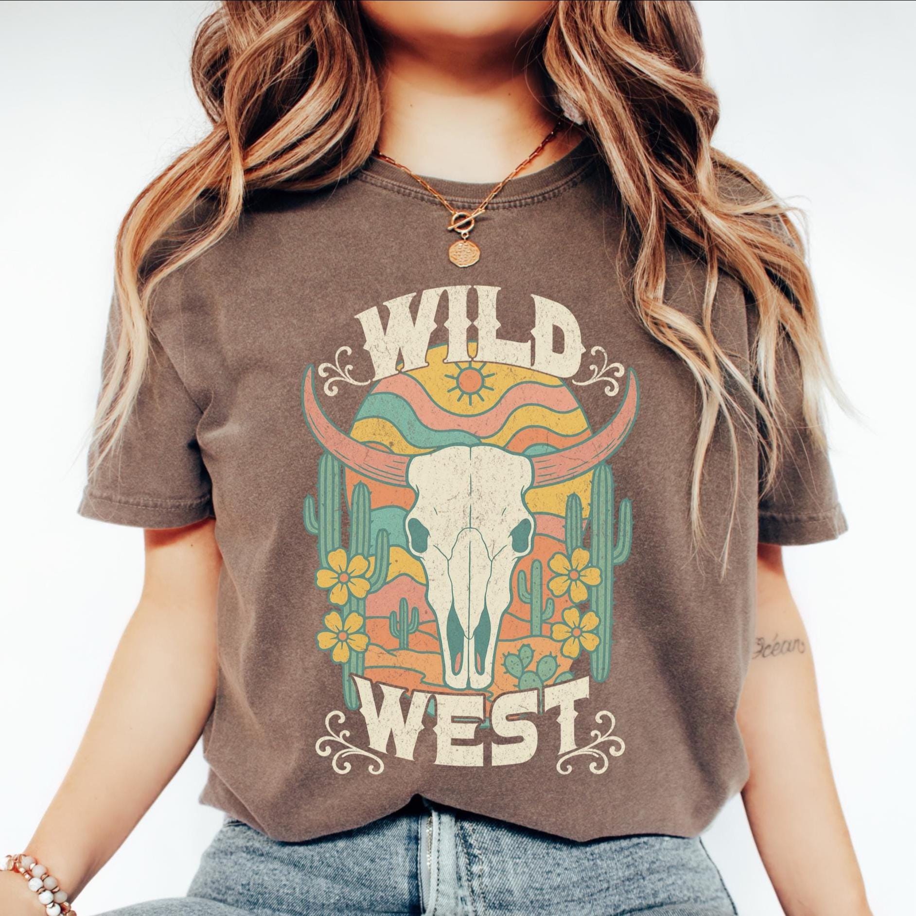 Wild West Bull Skull Shirt, Retro Western Desert Graphic Tee, Comfort Colors Cowgirl T-Shirt, Country Concert Outfit, Gift for Her,