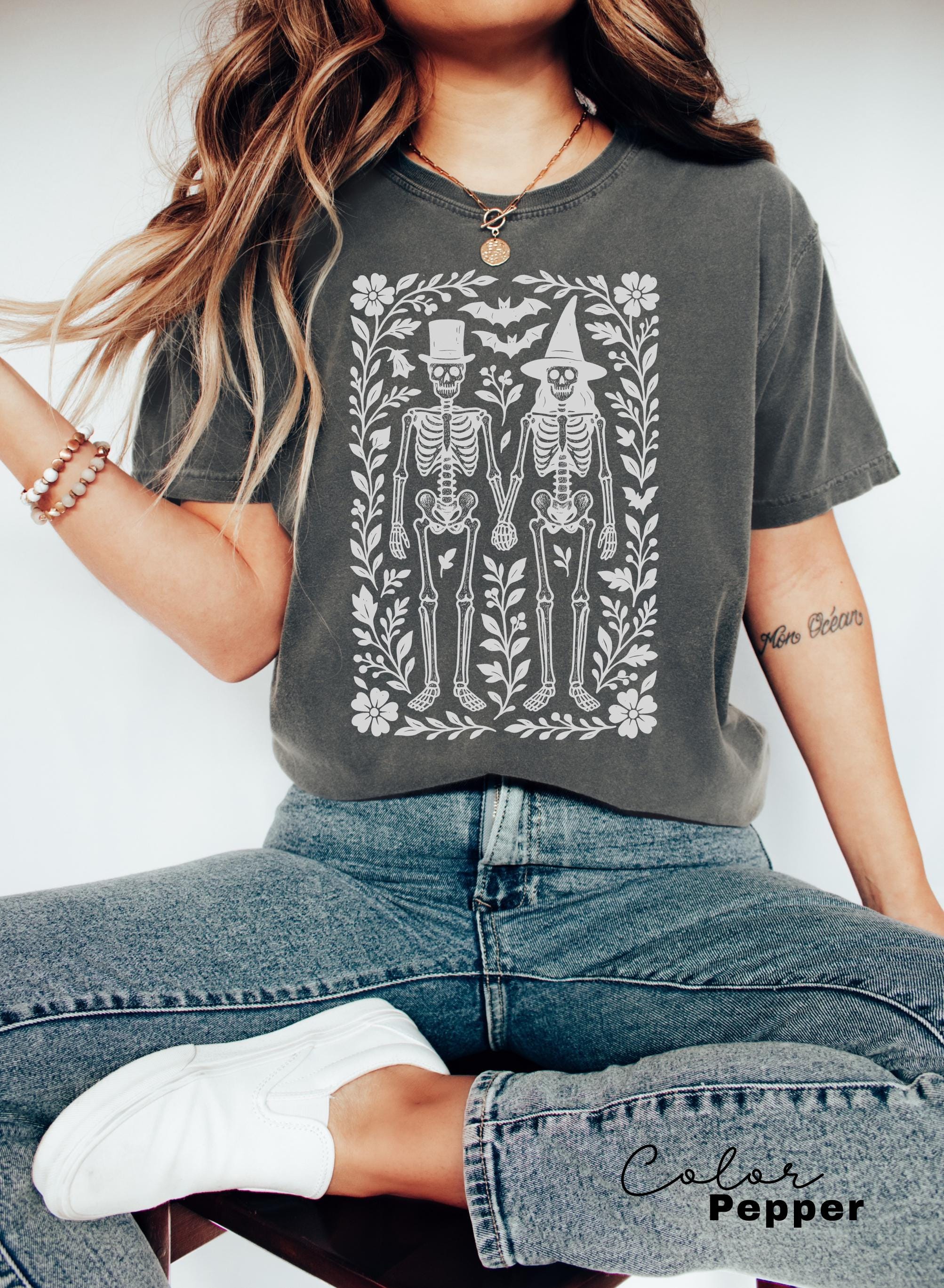 Comfort Colors Skeleton 90s Vintage Style Tshirt, Retro Halloween Tee, Skeleton Halloween Shirt, Boho Cottagecore Halloween, Spooky Season,