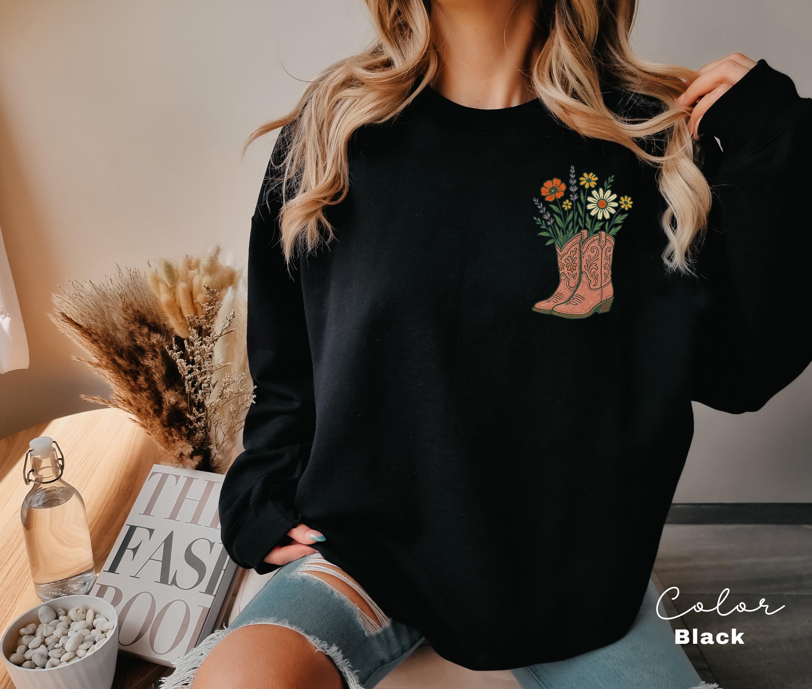 Cowgirl Boots Wildflowers Sweatshirt, Retro Western, Country Girl Sweatshirt, Rodeo Outfit, Gift for Her, Country Farm Crewneck, Floral