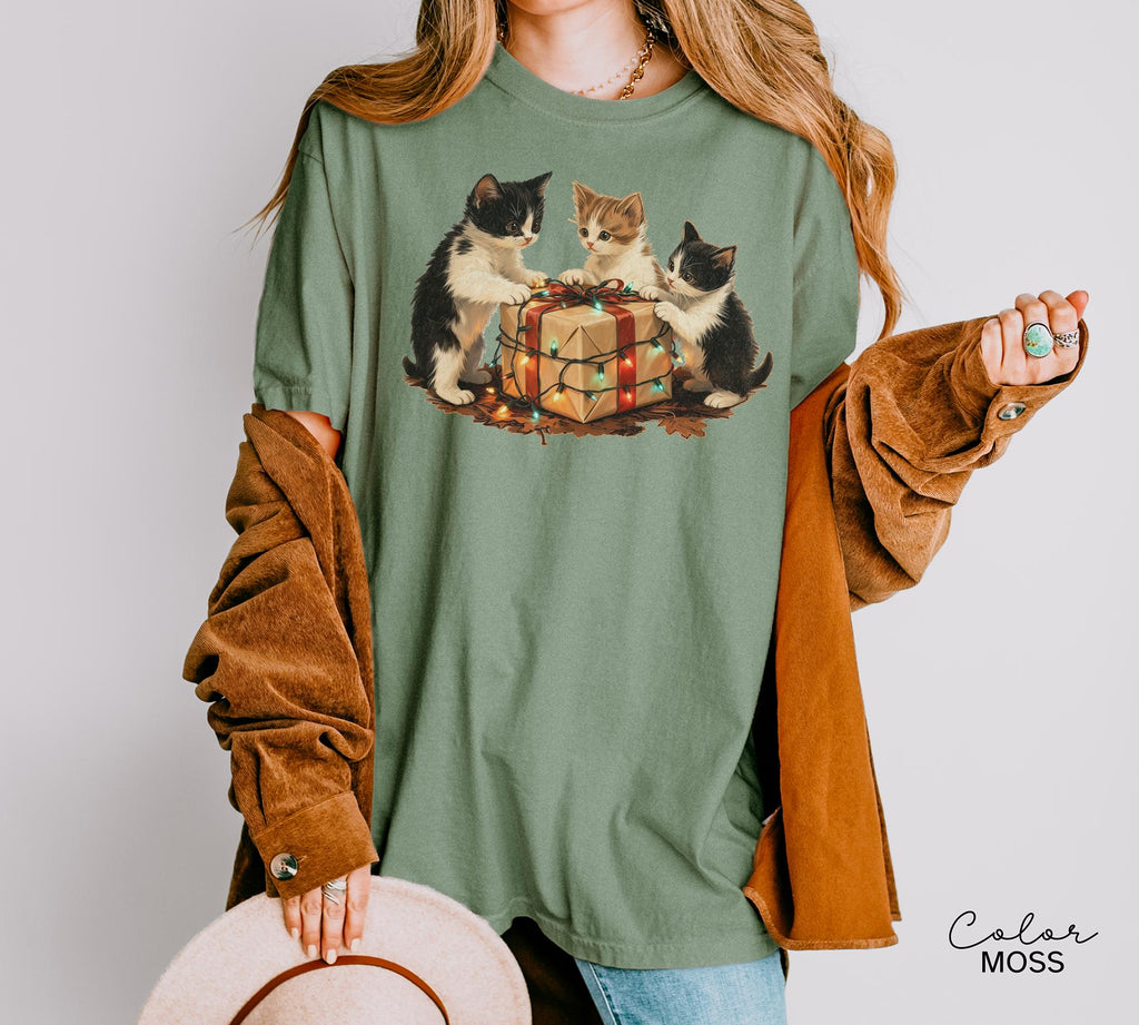 90s Christmas Cat Shirt, Retro Cat T-Shirt, Comfort Colors, Cute Cat Shirt, Cat Lover Gift, Retro Christmas T-Shirt, Retro Xmas