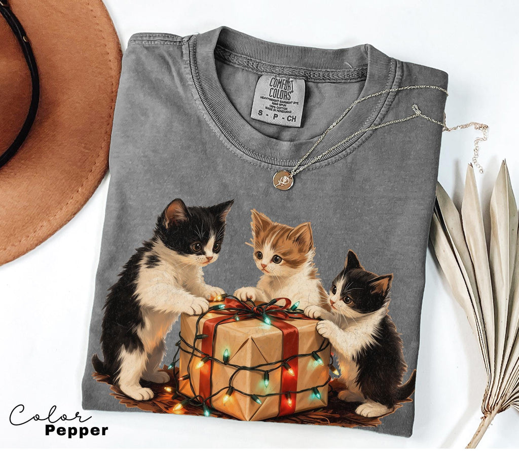 90s Christmas Cat Shirt, Retro Cat T-Shirt, Comfort Colors, Cute Cat Shirt, Cat Lover Gift, Retro Christmas T-Shirt, Retro Xmas