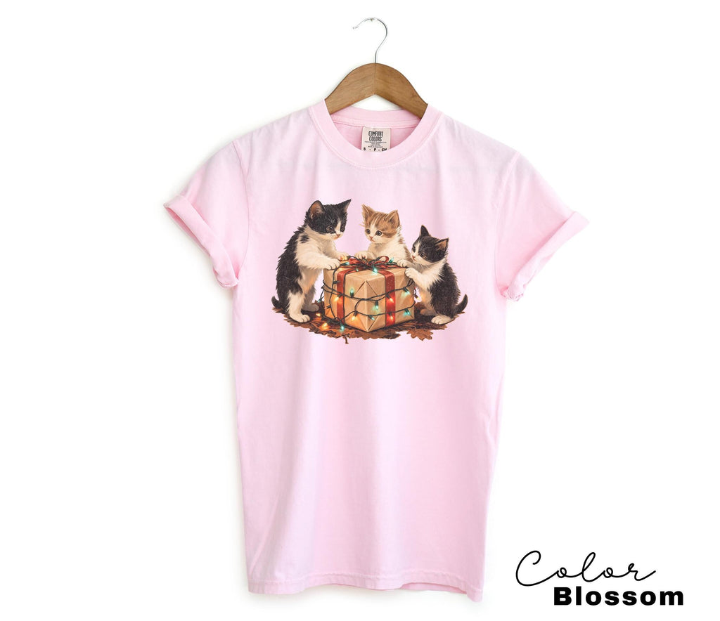 90s Christmas Cat Shirt, Retro Cat T-Shirt, Comfort Colors, Cute Cat Shirt, Cat Lover Gift, Retro Christmas T-Shirt, Retro Xmas