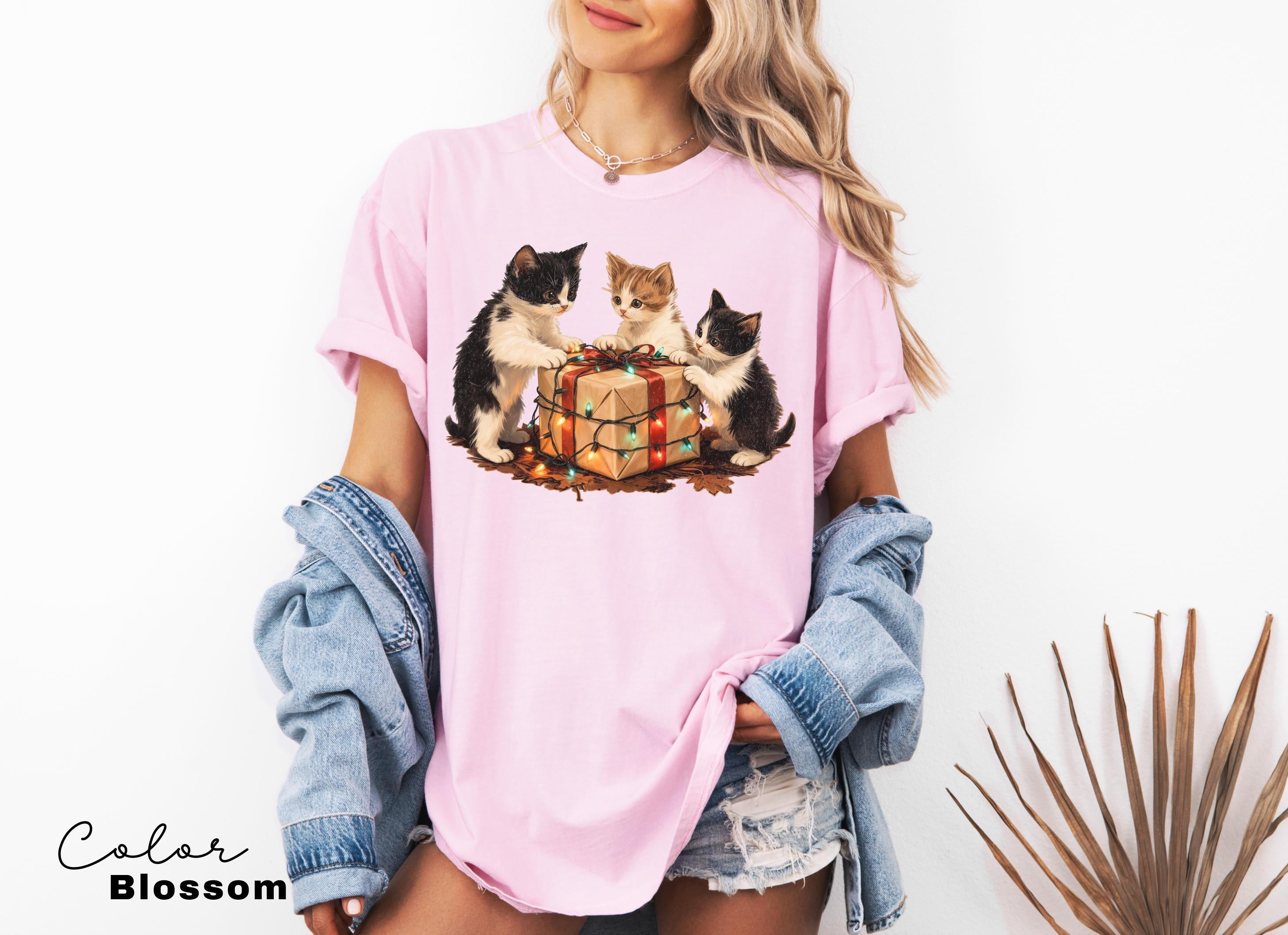 90s Christmas Cat Shirt, Retro Cat T-Shirt, Comfort Colors, Cute Cat Shirt, Cat Lover Gift, Retro Christmas T-Shirt, Retro Xmas