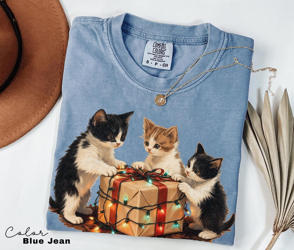 90s Christmas Cat Shirt, Retro Cat T-Shirt, Comfort Colors, Cute Cat Shirt, Cat Lover Gift, Retro Christmas T-Shirt, Retro Xmas
