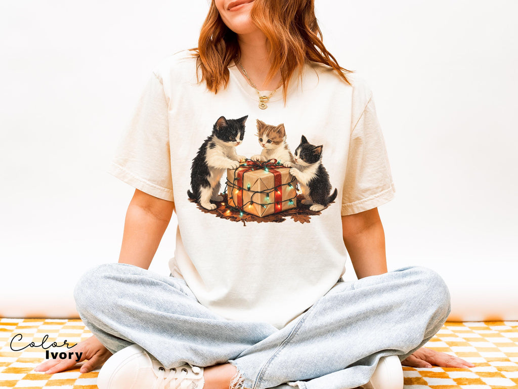 90s Christmas Cat Shirt, Retro Cat T-Shirt, Comfort Colors, Cute Cat Shirt, Cat Lover Gift, Retro Christmas T-Shirt, Retro Xmas
