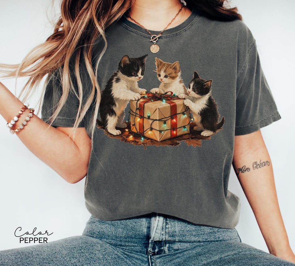 90s Christmas Cat Shirt, Retro Cat T-Shirt, Comfort Colors, Cute Cat Shirt, Cat Lover Gift, Retro Christmas T-Shirt, Retro Xmas