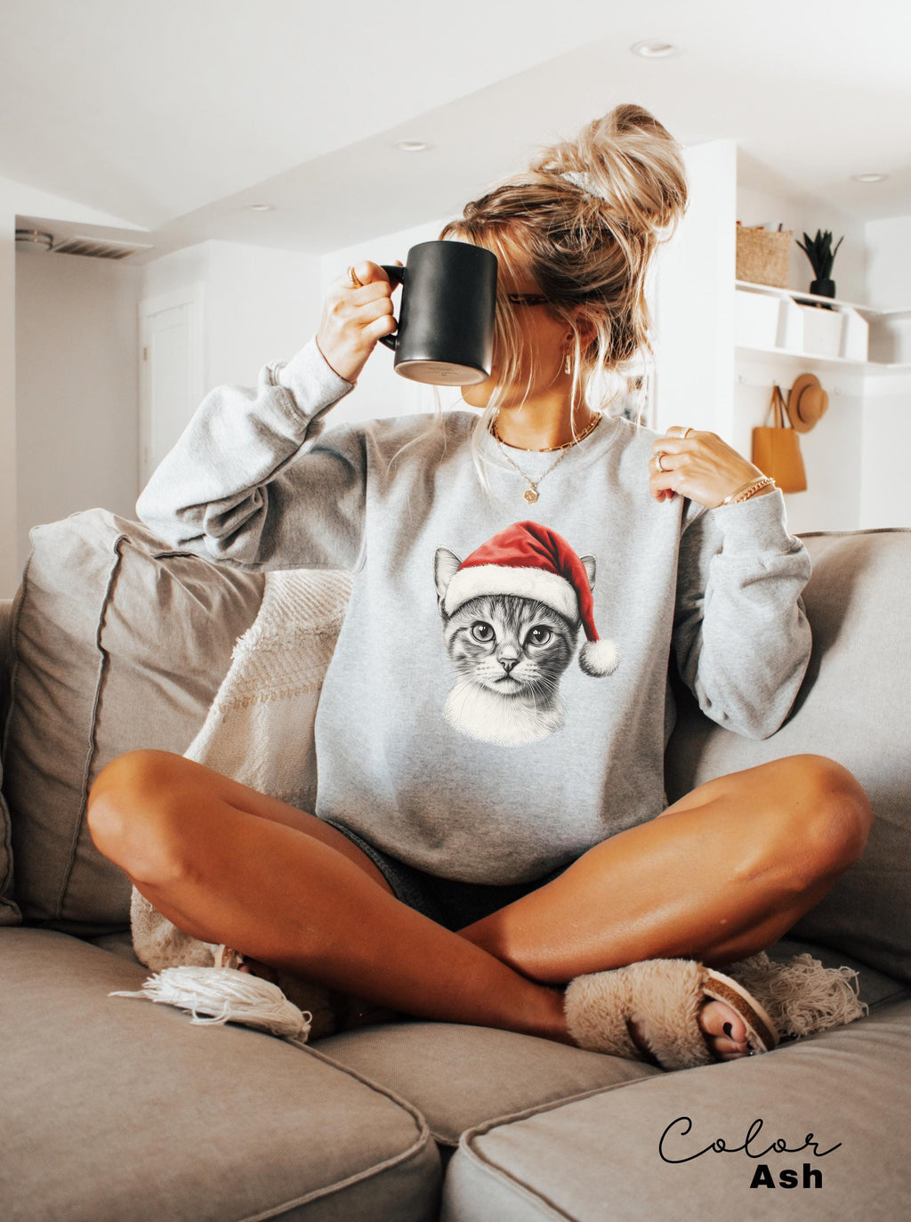 Retro 90's Cat Christmas Sweatshirt, Kitten Christmas Crewneck, Retro Nature, Winter Tee, Vintage Style, Cat Lover Gift