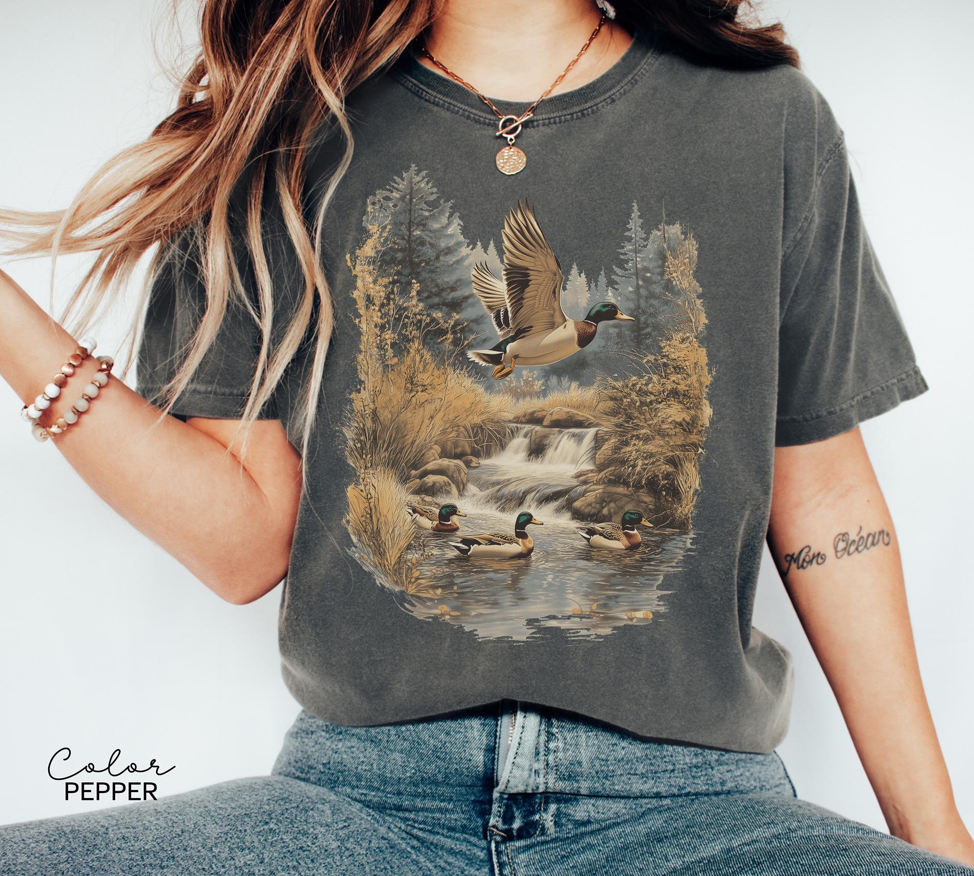 Retro Duck Nature Sweatshirt, 90s Vintage Mallard Duck Pullover Unisex Crewneck