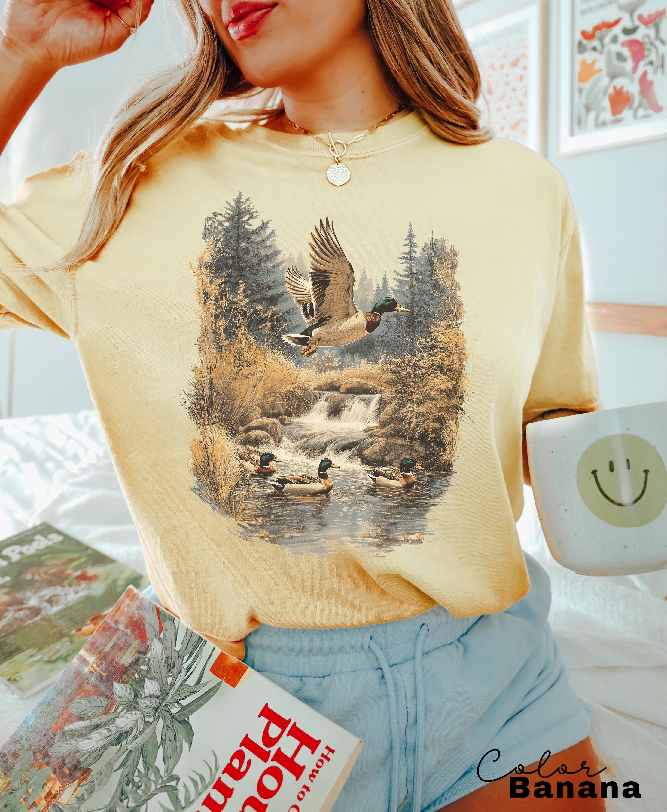 Retro Duck Nature Sweatshirt, 90s Vintage Mallard Duck Pullover Unisex Crewneck