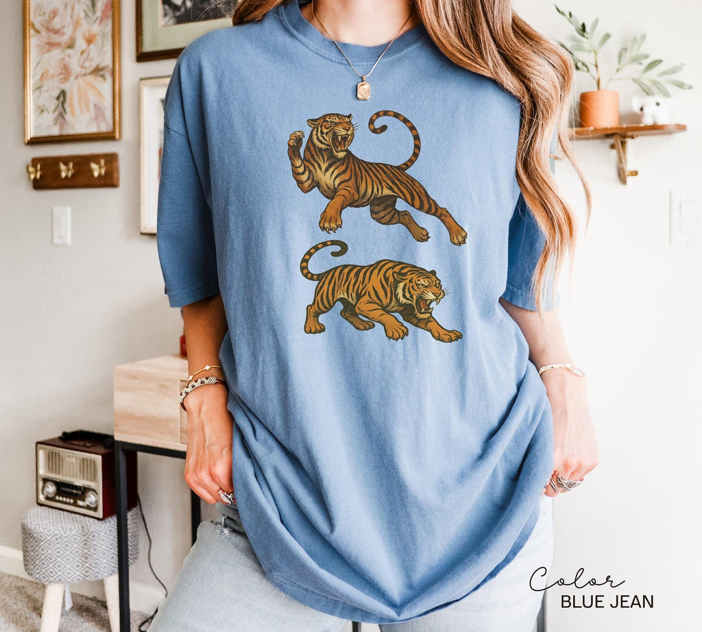 Retro Tiger T-Shirt Sweatshirt, 90s Animal Gift for Tiger Lover, Vintage style Tiger Wild Cat Shirt retro Jungle Safari Tiger Graphic Tee