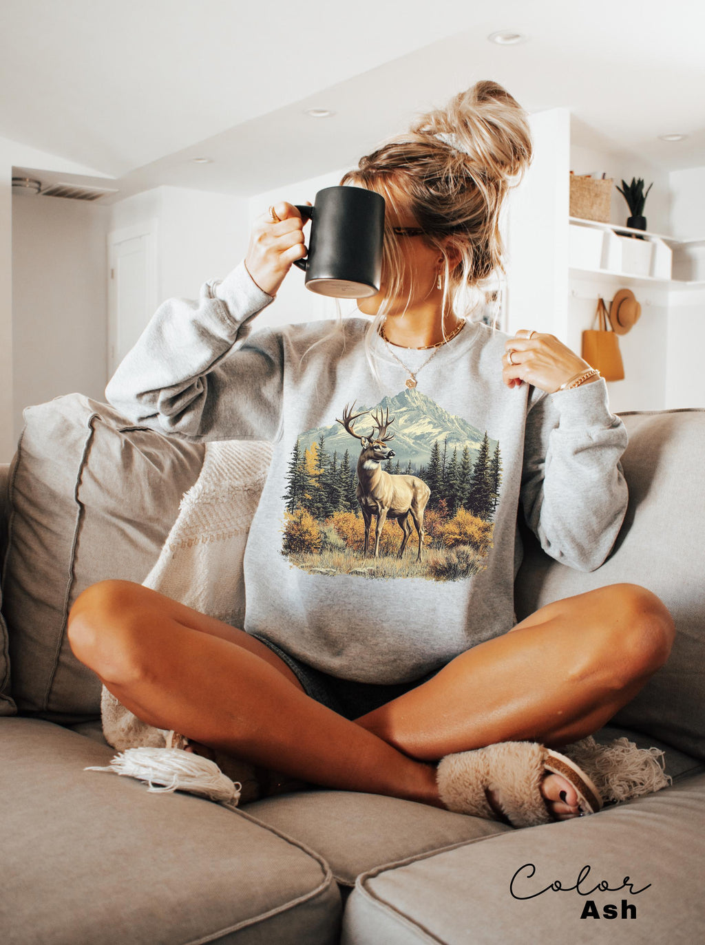 Retro Deer Sweatshirt, Vintage Fall Hunter Scene Crewneck
