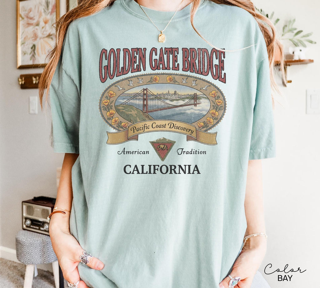 Retro California 90s Style Vintage T-Shirt with Golden Gate Bridge