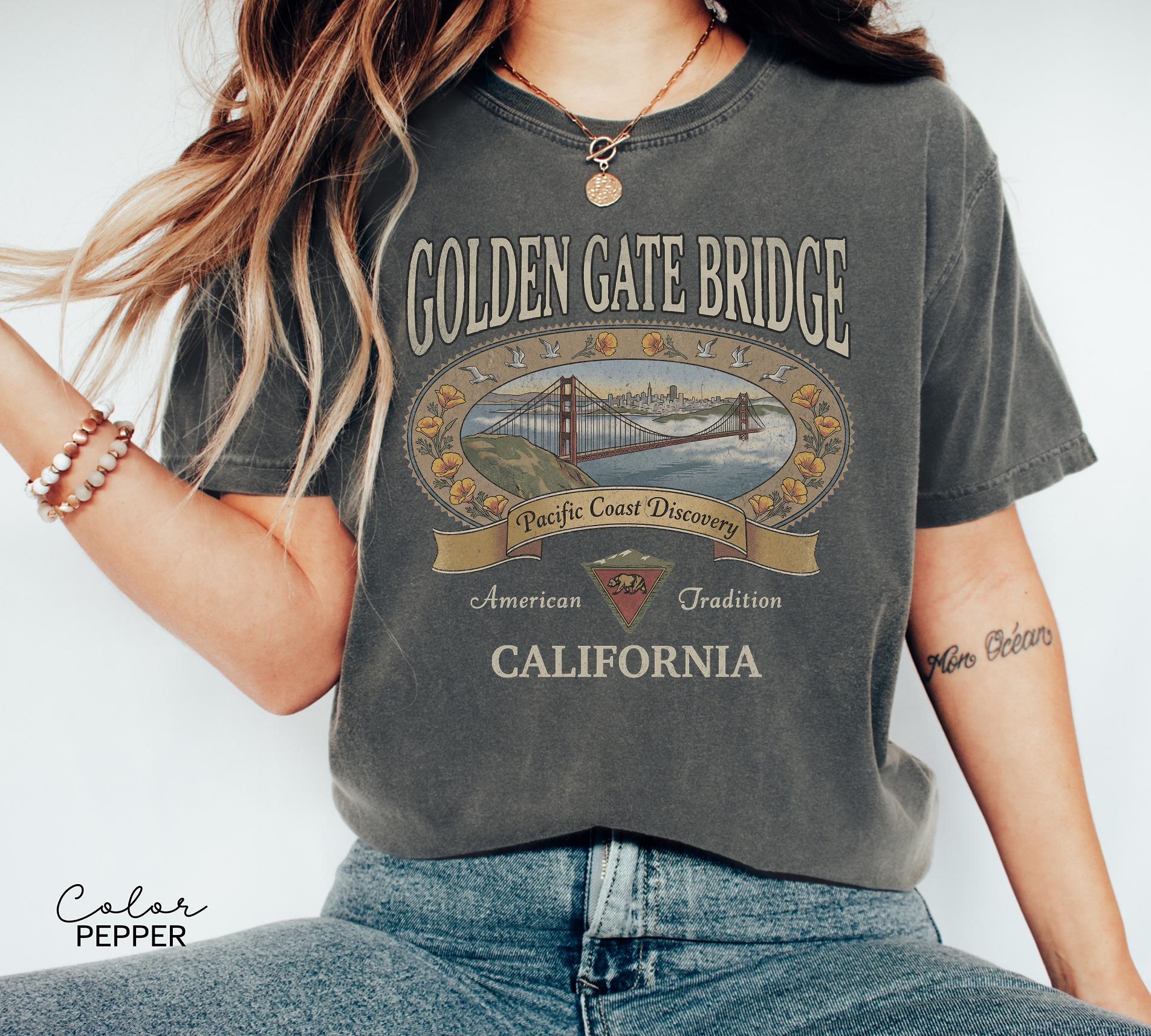 Retro California 90s Style Vintage T-Shirt with Golden Gate Bridge