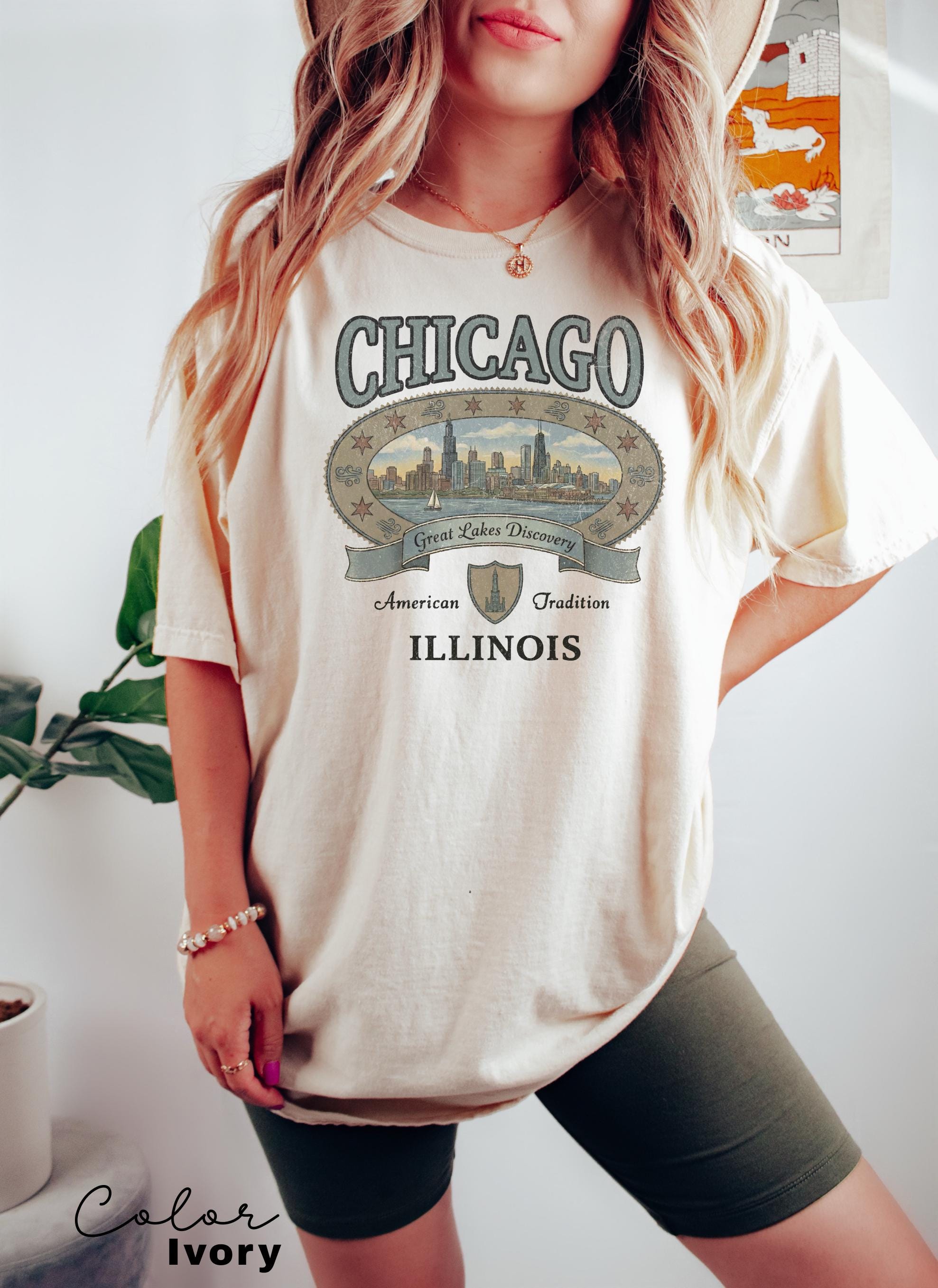 Retro Chicago Shirt 90s Style, Vintage Style Chicago T-Shirt, Retro Travel Shirt, Illinois Sweatshirt, Vacation Travel Shirt, Nostalgic