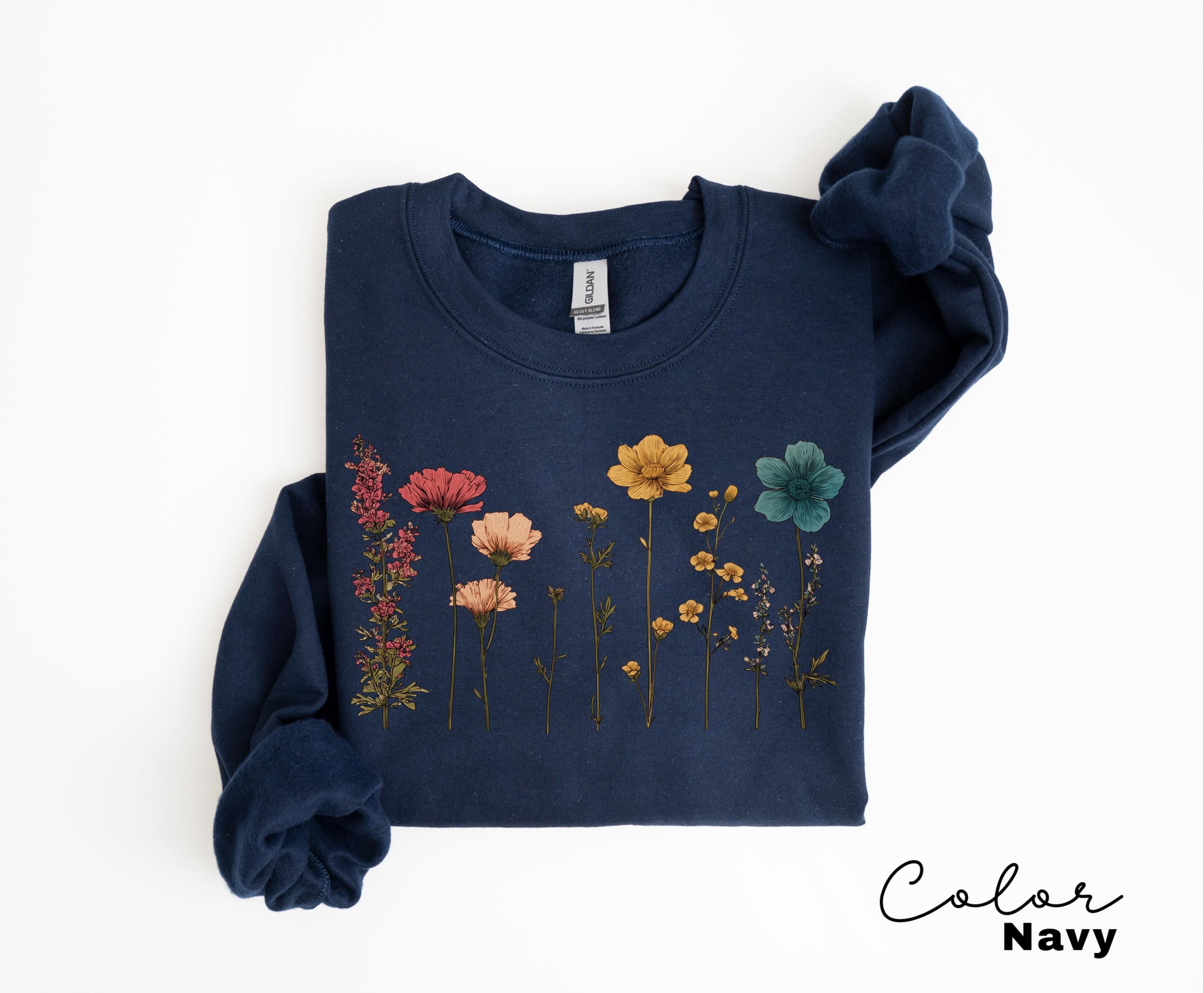 Daisy Shirt, Boho Floral Cottagecore Shirt, Botanical Shirt, WildFlower Sweatshirt, Nature Spring Shirt for Wome