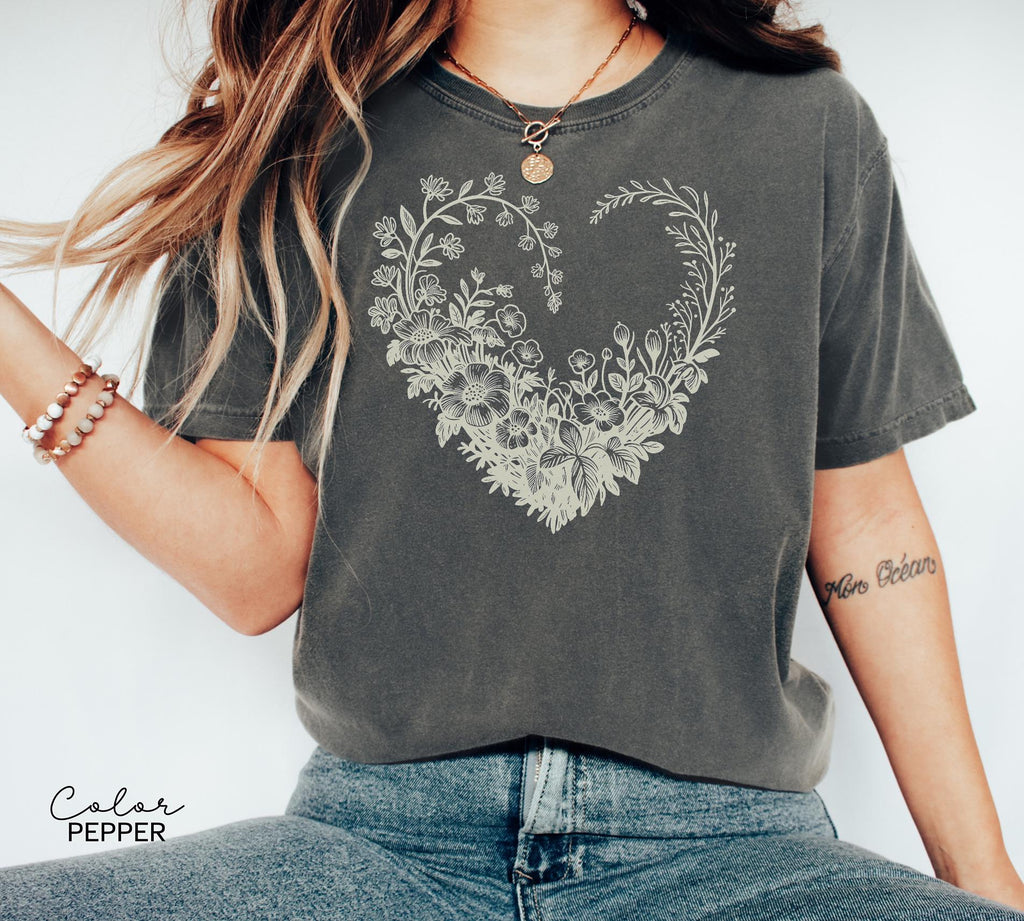 Vintage Wildflowers Graphic Shirt, Comfort Colors, 90s Retro Flowers Sweatshirt, Pressed Flowers, Gift For Her, Flower Girl,