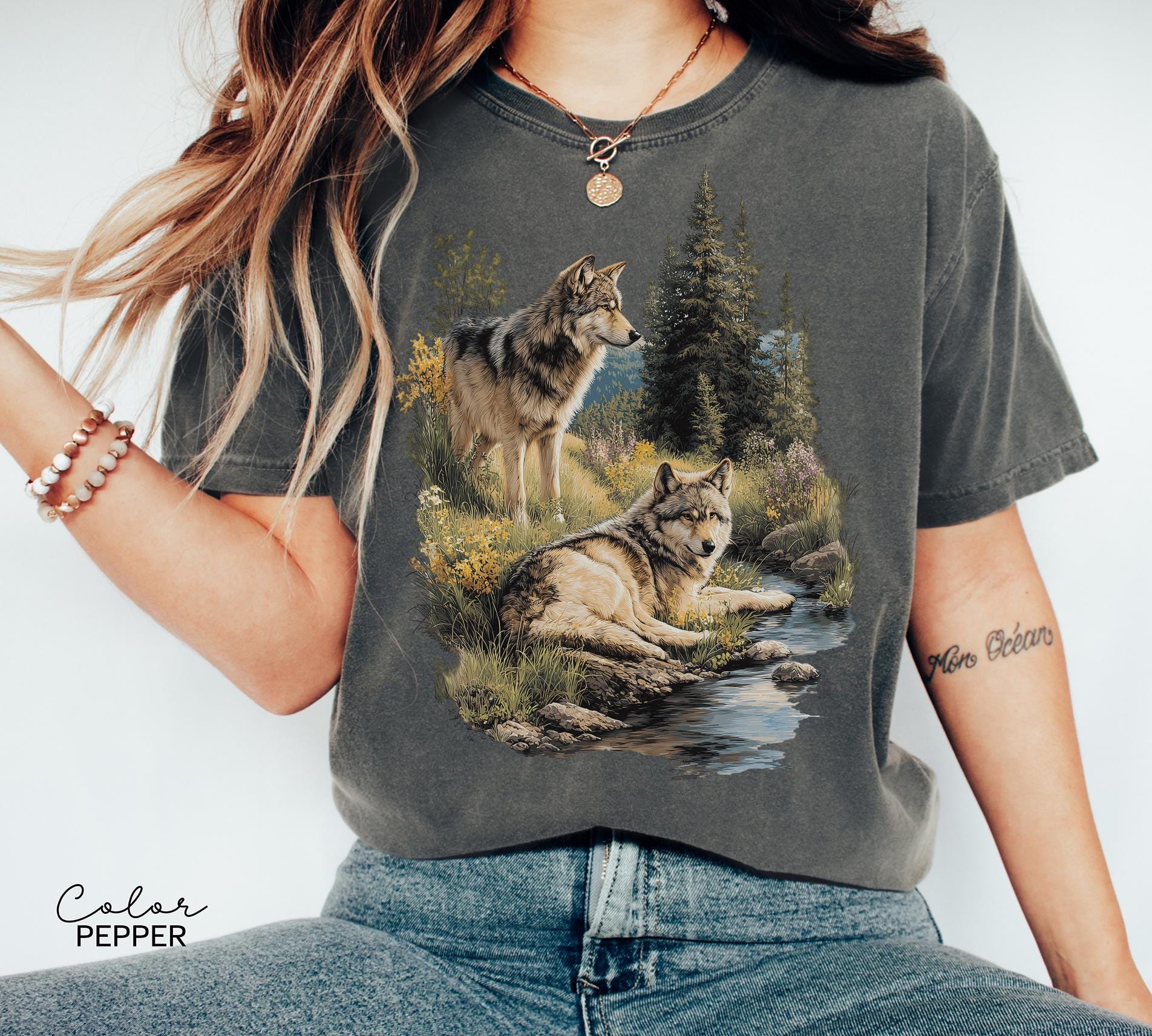 Retro Wolf 90s Sweatshirt , Nature Vintage Wildlife Forest Crewneck, Boho Unisex Cabincore Crewneck Cozy Season Rustic Wolves, Nostalgia