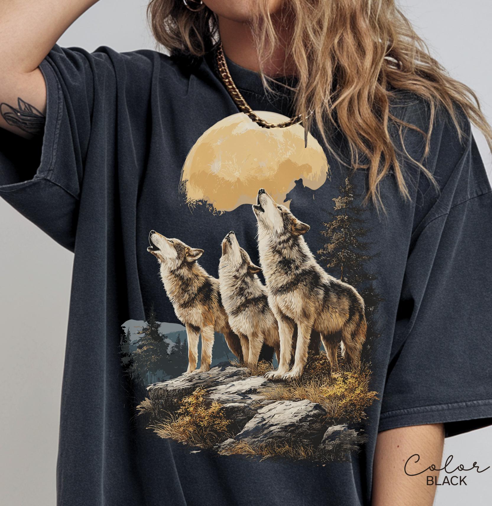 Wolf 90s Moon T-Shirt, Nature Vintage Wildlife Forest Crewneck, Wolf Moon, Cabincore Crewneck Cozy Season Rustic Wolves, Nostalgia