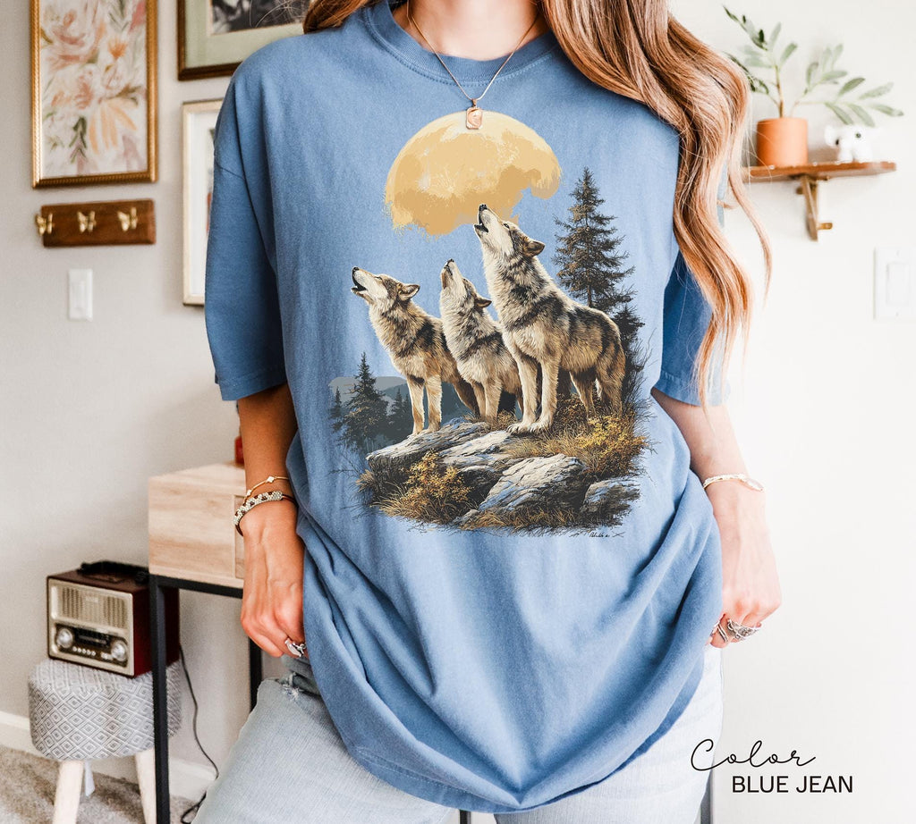 Wolf 90s Moon T-Shirt, Nature Vintage Wildlife Forest Crewneck, Wolf Moon, Cabincore Crewneck Cozy Season Rustic Wolves, Nostalgia
