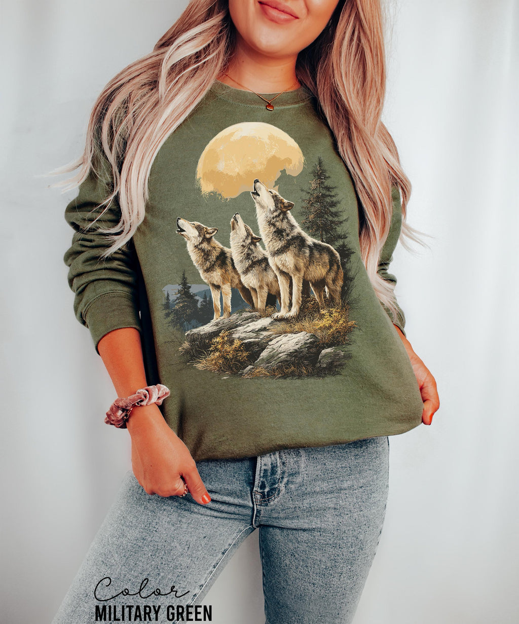 Wolf 90s Moon T-Shirt, Nature Vintage Wildlife Forest Crewneck, Wolf Moon, Cabincore Crewneck Cozy Season Rustic Wolves, Nostalgia