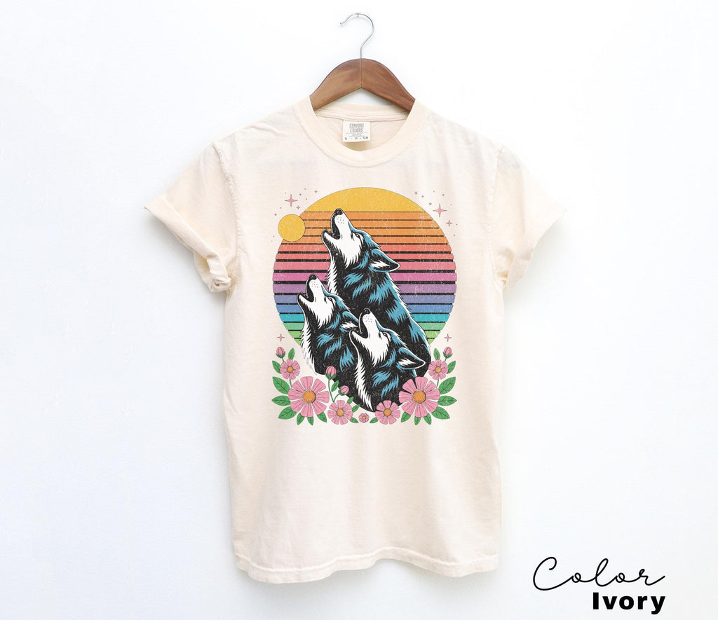 Retro Wolf 90s T-Shirt, Nature Vintage Wildlife, 80s Retro Tee, Wolf Howling Moon, Nostalgia