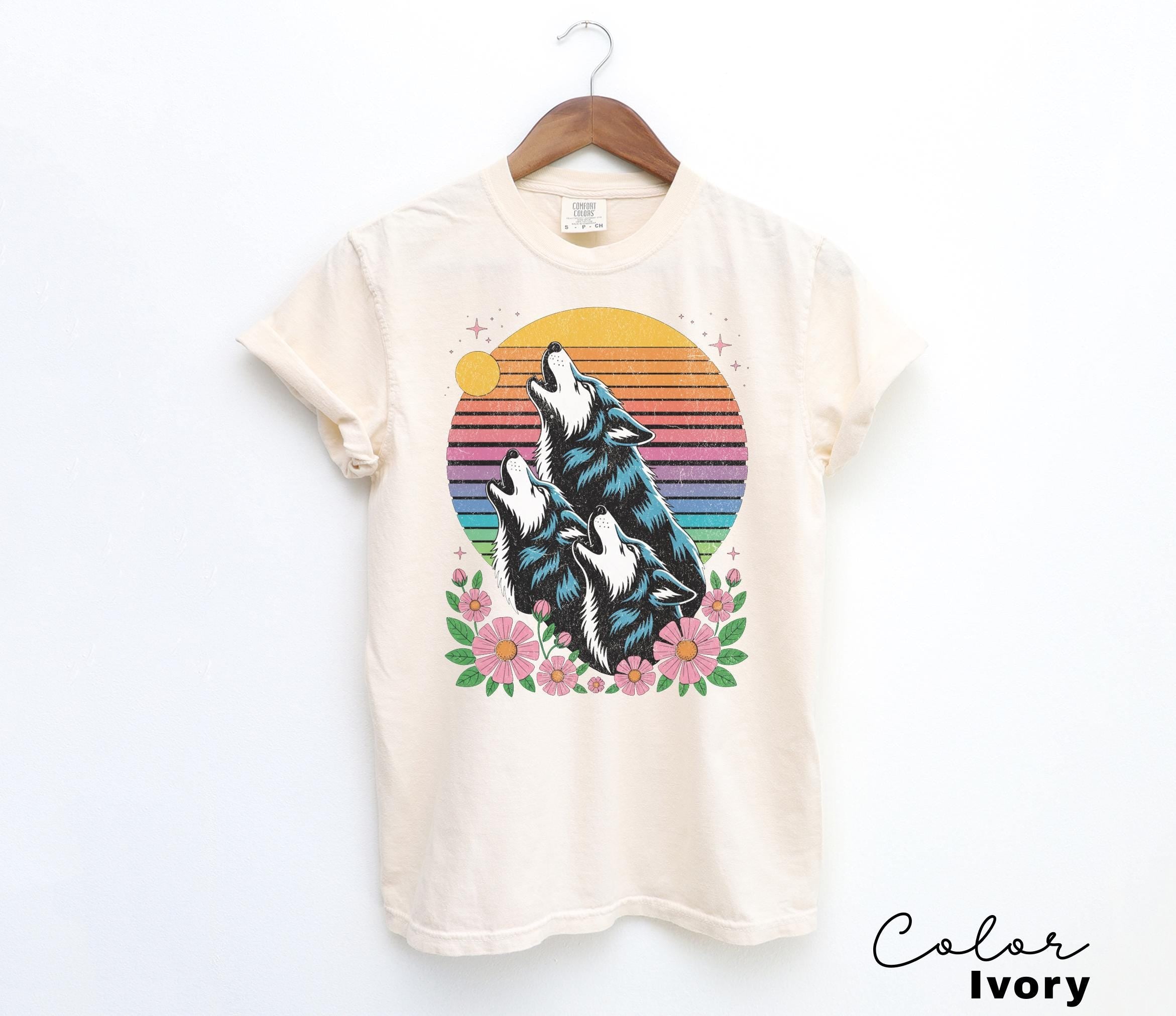 Retro Wolf 90s T-Shirt, Nature Vintage Wildlife, 80s Retro Tee, Wolf Howling Moon, Nostalgia