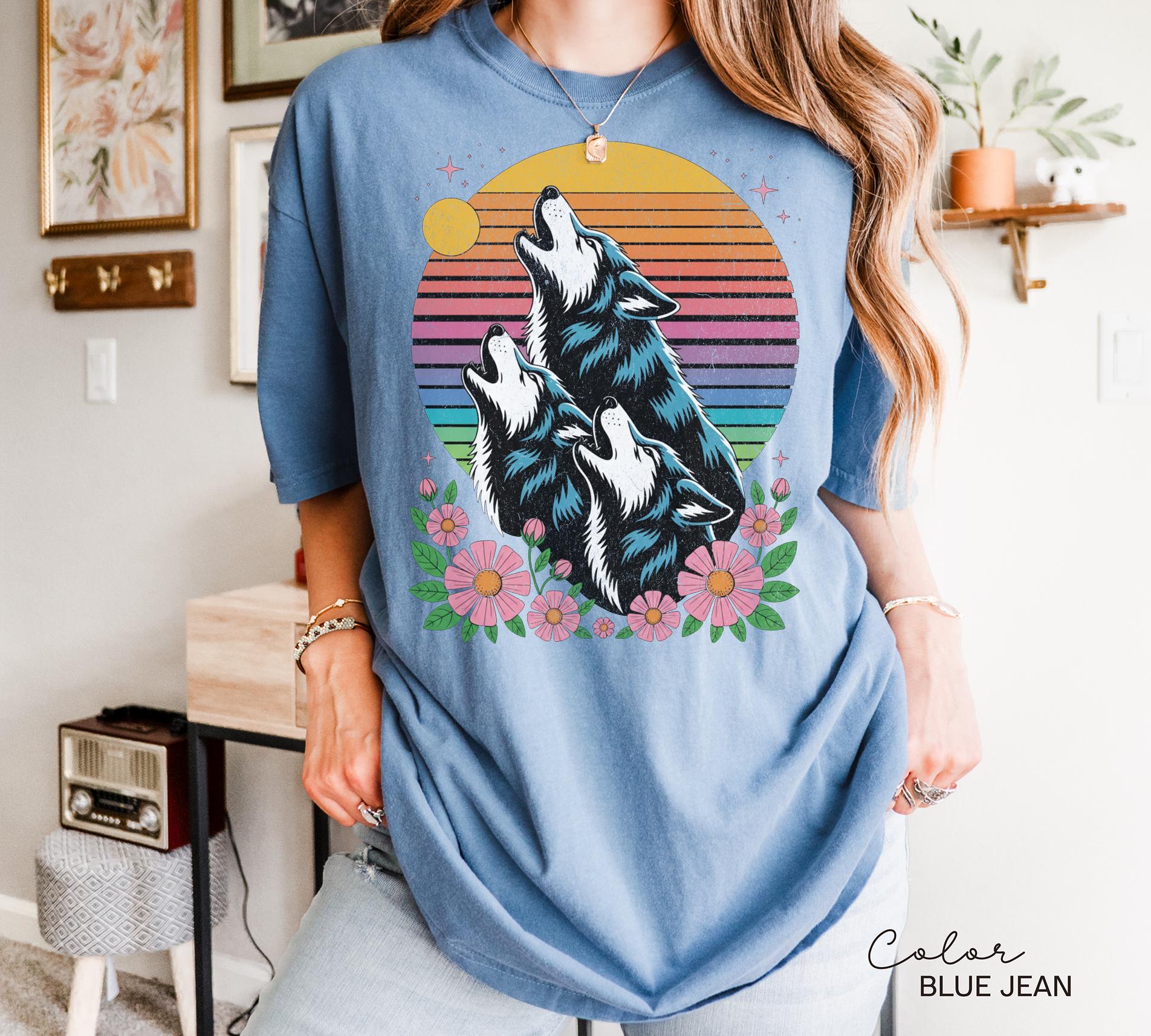 Retro Wolf 90s T-Shirt, Nature Vintage Wildlife, 80s Retro Tee, Wolf Howling Moon, Nostalgia