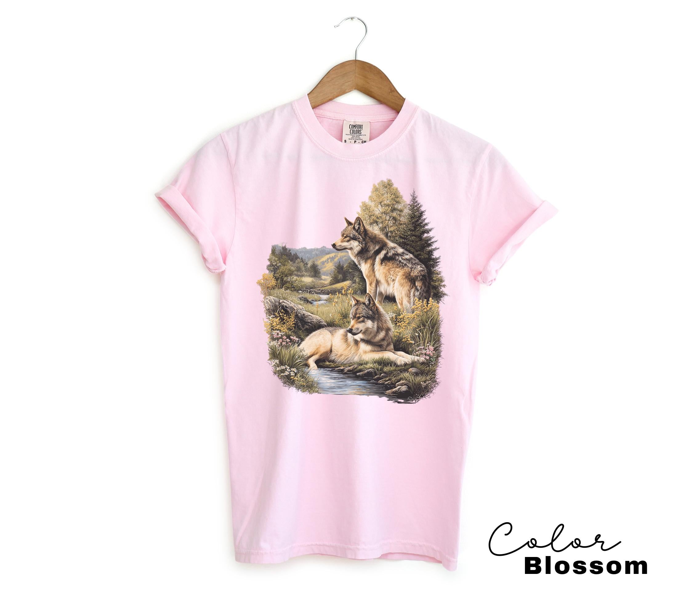 Retro Wolf 90s Spring T-Shirt, Nature Vintage Wildlife Forest Crewneck, Boho Unisex Cabincore Crewneck Cozy Season Rustic Wolves, Nostalgia