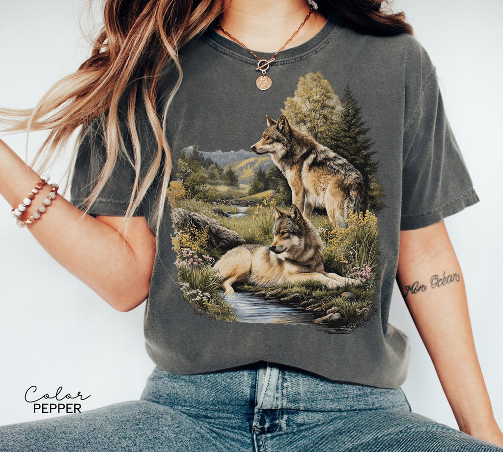 Retro Wolf 90s Spring T-Shirt, Vintage Nature Wildlife Crewneck
