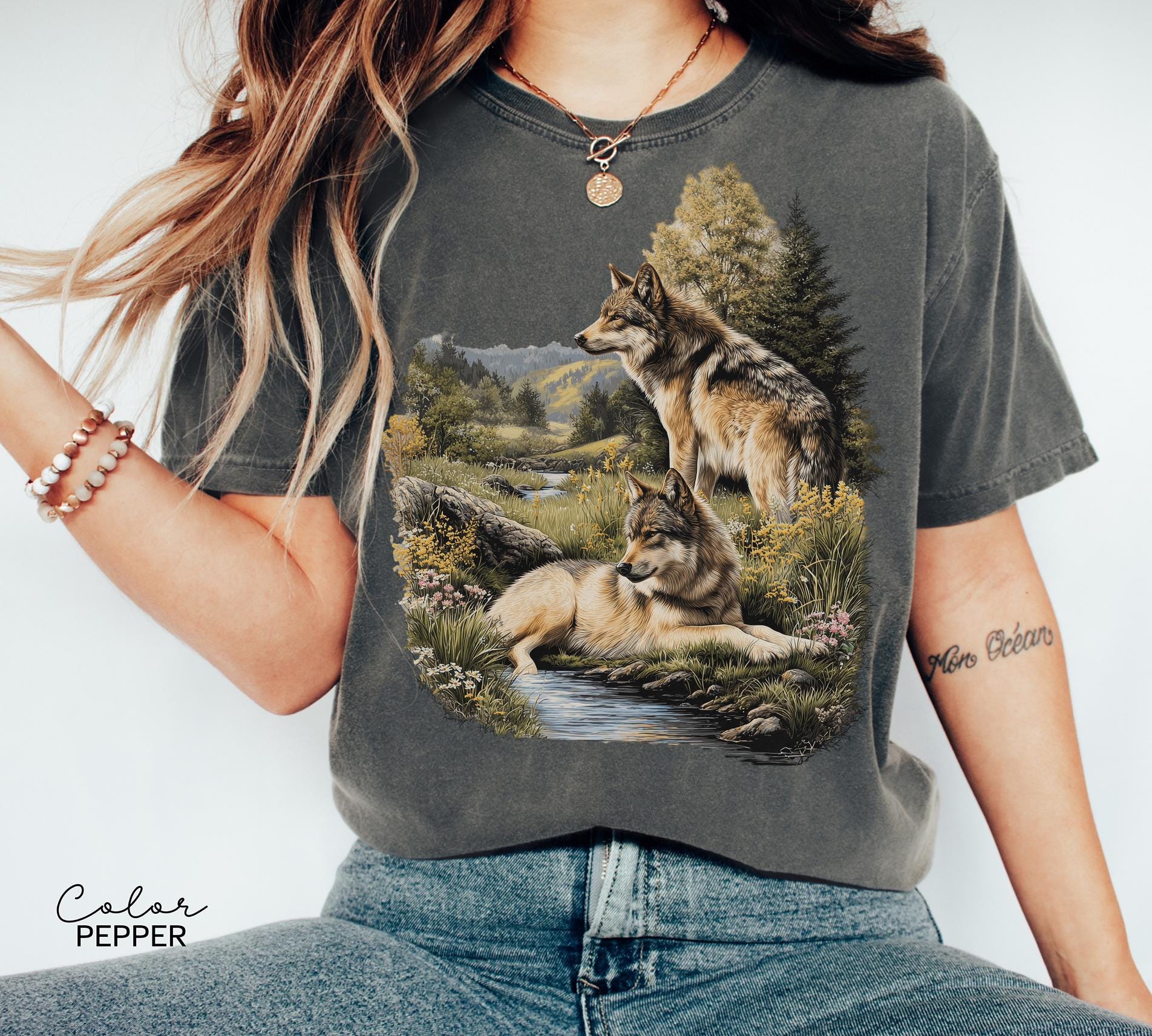Retro Wolf 90s Spring T-Shirt, Vintage Nature Wildlife Crewneck