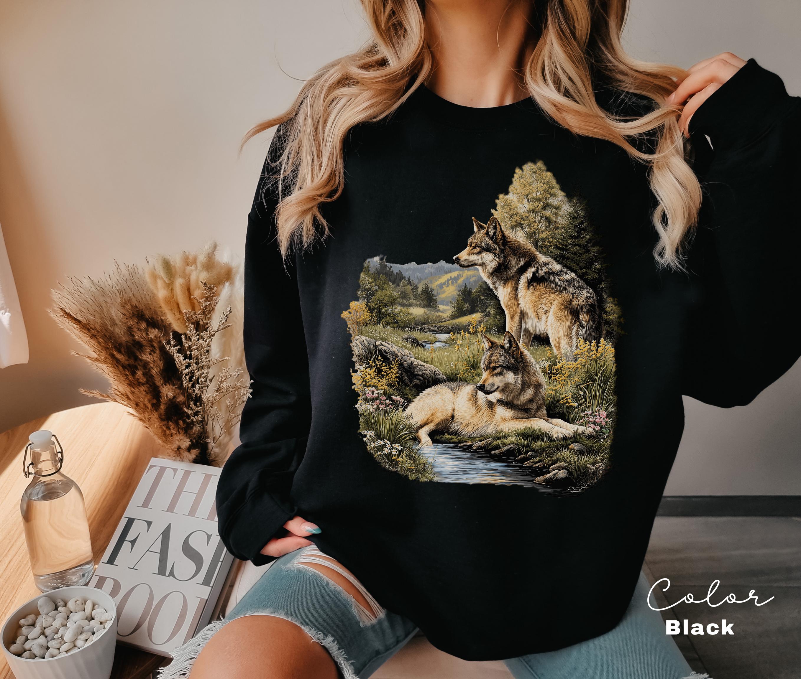 Retro Wolf 90s Spring T-Shirt, Vintage Nature Wildlife Crewneck